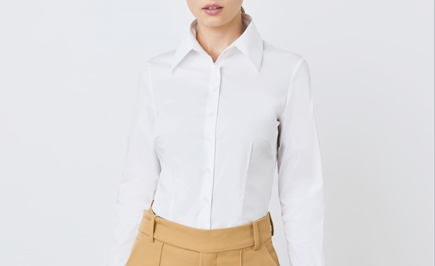 Slim Fit Bluse in Farbe Weiß online bestellen von der Marke Hawes & Curtis.