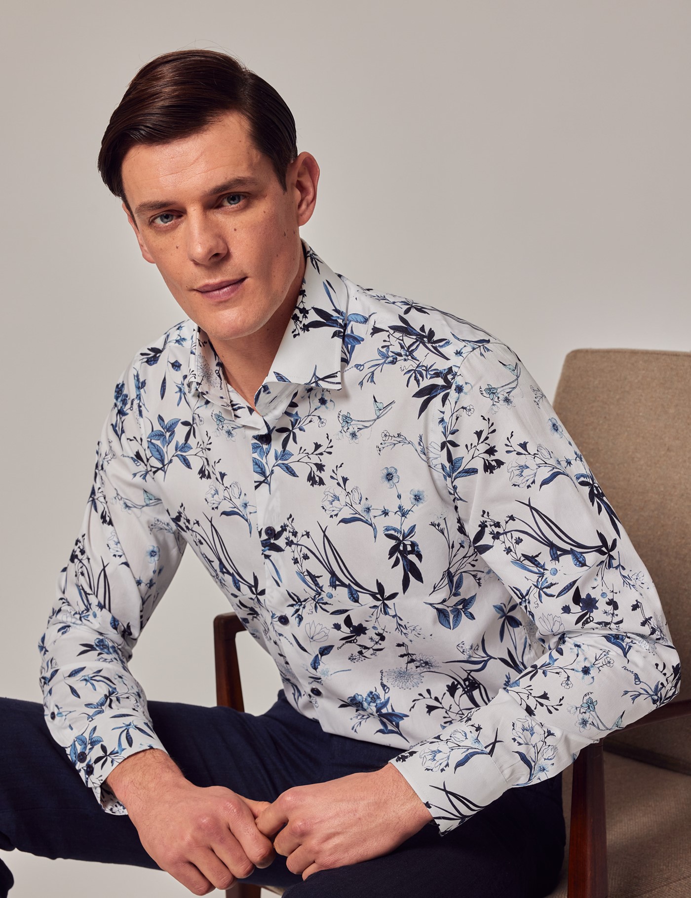 Men's Casual White & Blue Floral Slim Shirt Hawes & Curtis