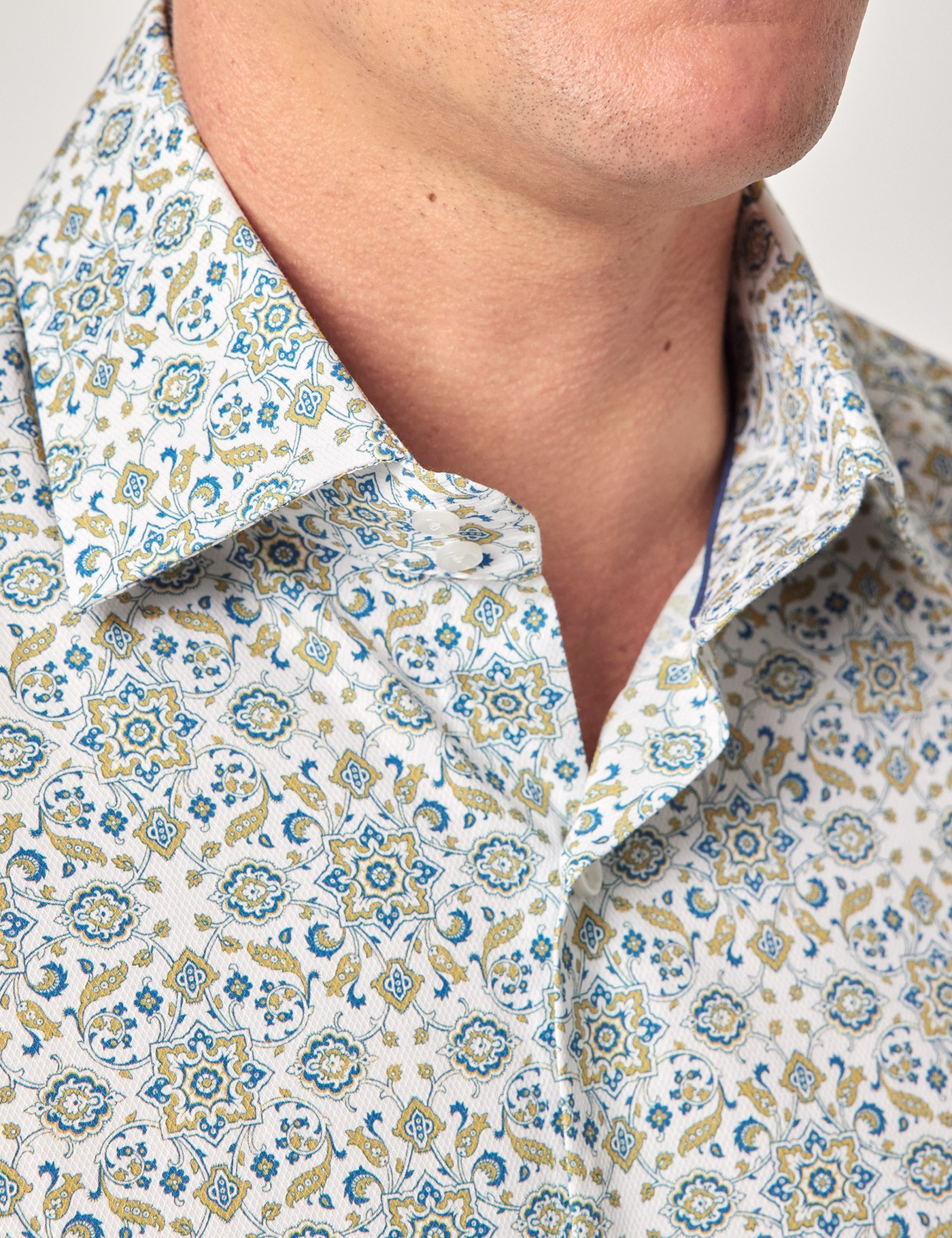Hawes & Curtis Slim Fit White & Green Geometric Diamond Weave Curtis Shirt Size: Medium | Long image 2