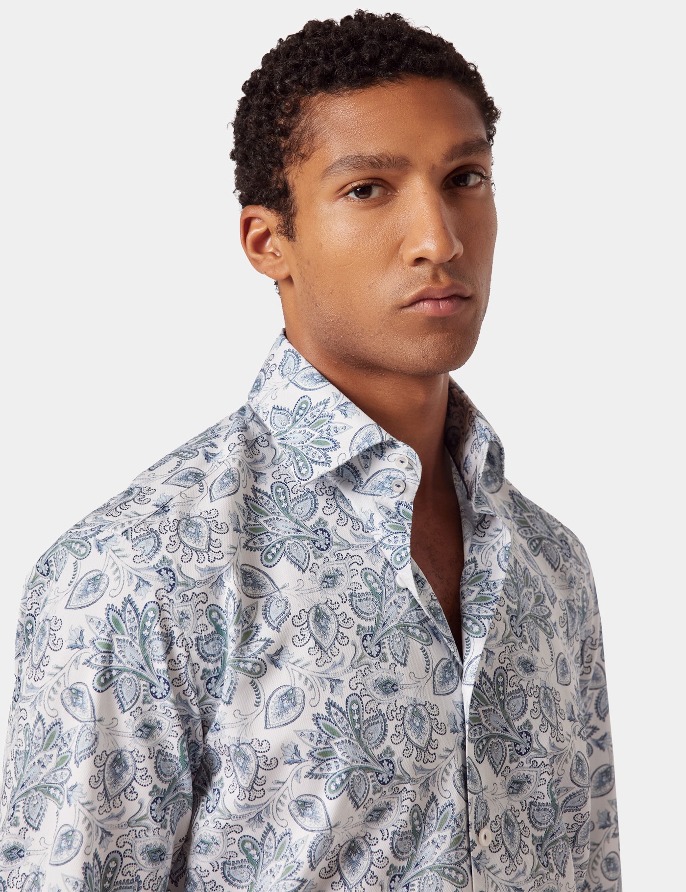 Hawes & Curtis Slim Fit White & Blue Paisley Diamond Weave Curtis Shirt Size: XS image 3