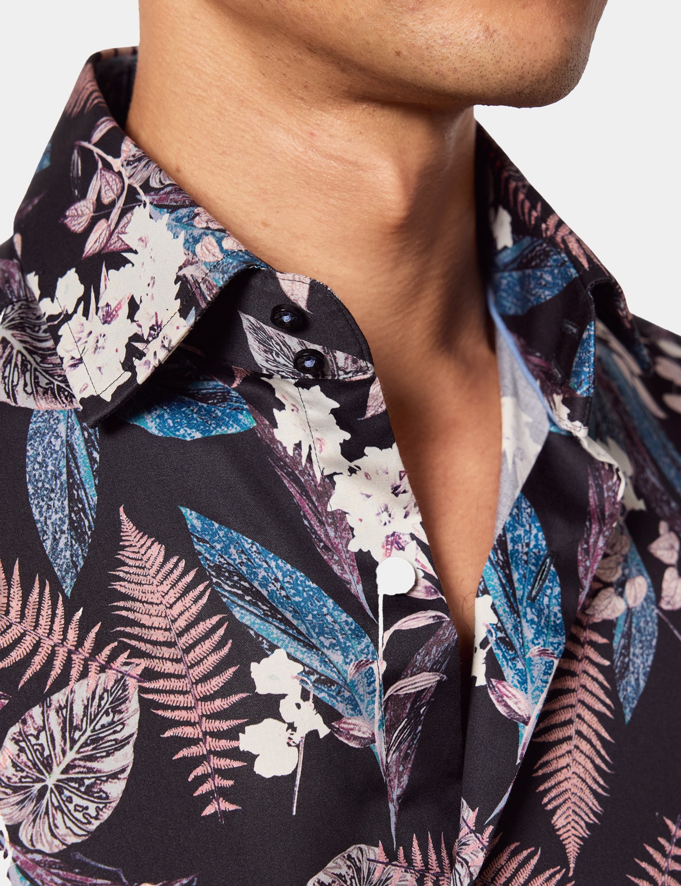 Hawes & Curtis Slim Fit Black & Blue Floral Curtis Shirt Size: XXXL image 2