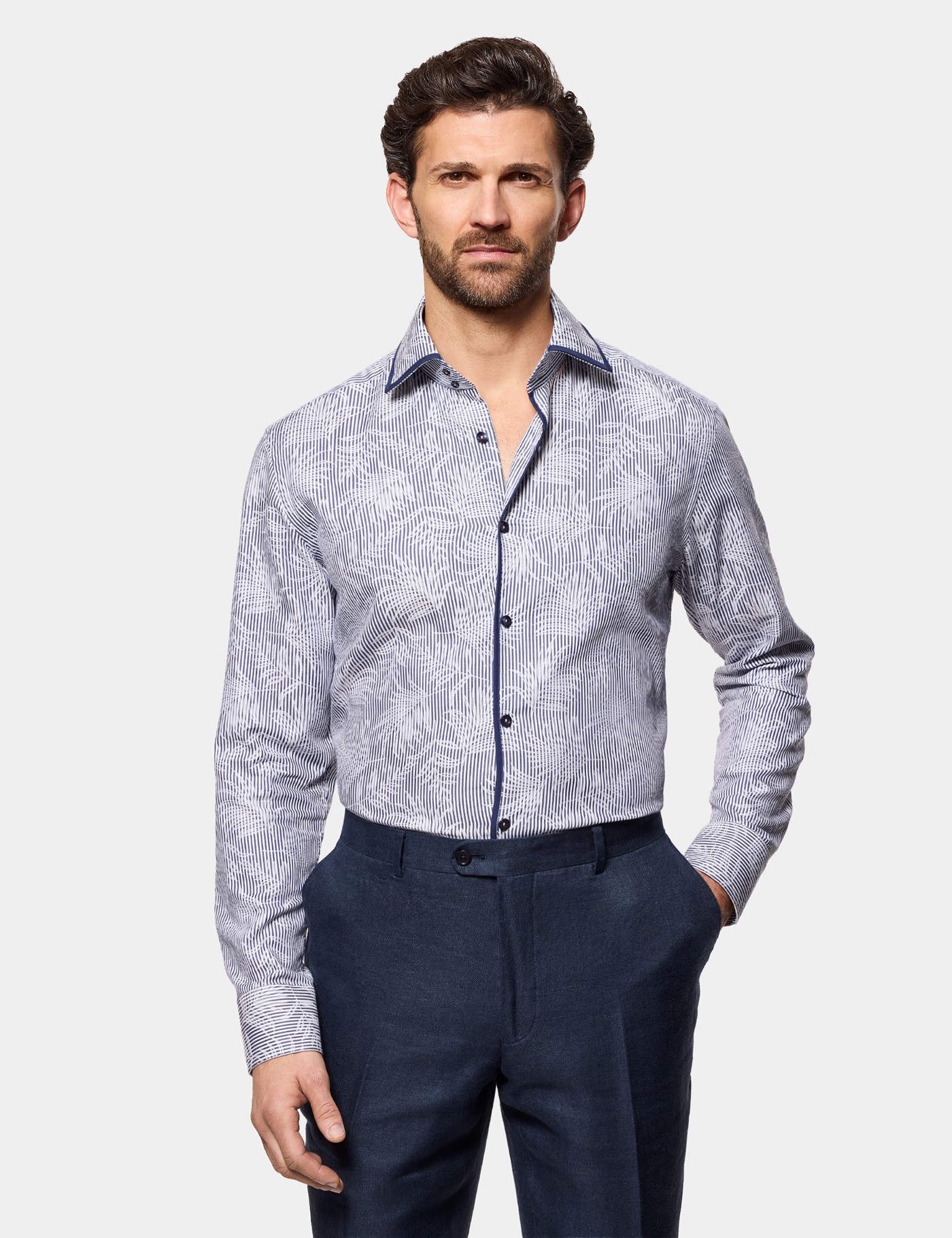 Hawes & Curtis Slim Fit Navy & White Fine Stripe Jacquard Curtis Shirt Size: Small