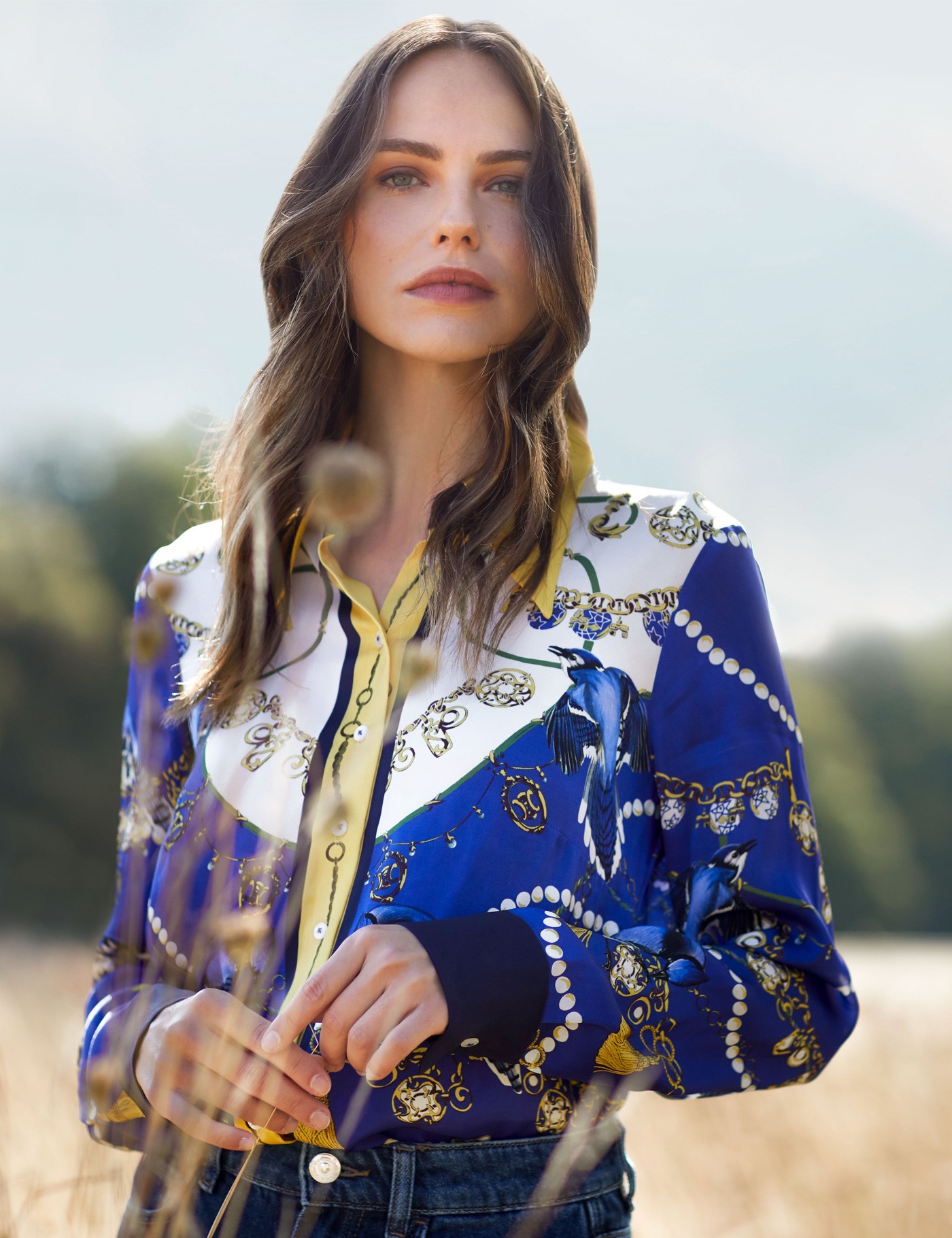 Image of Hawes & Curtis Women's Birds & Jewels Print Boutique Satin Blouse with Vintage Collar in Royal/White Size