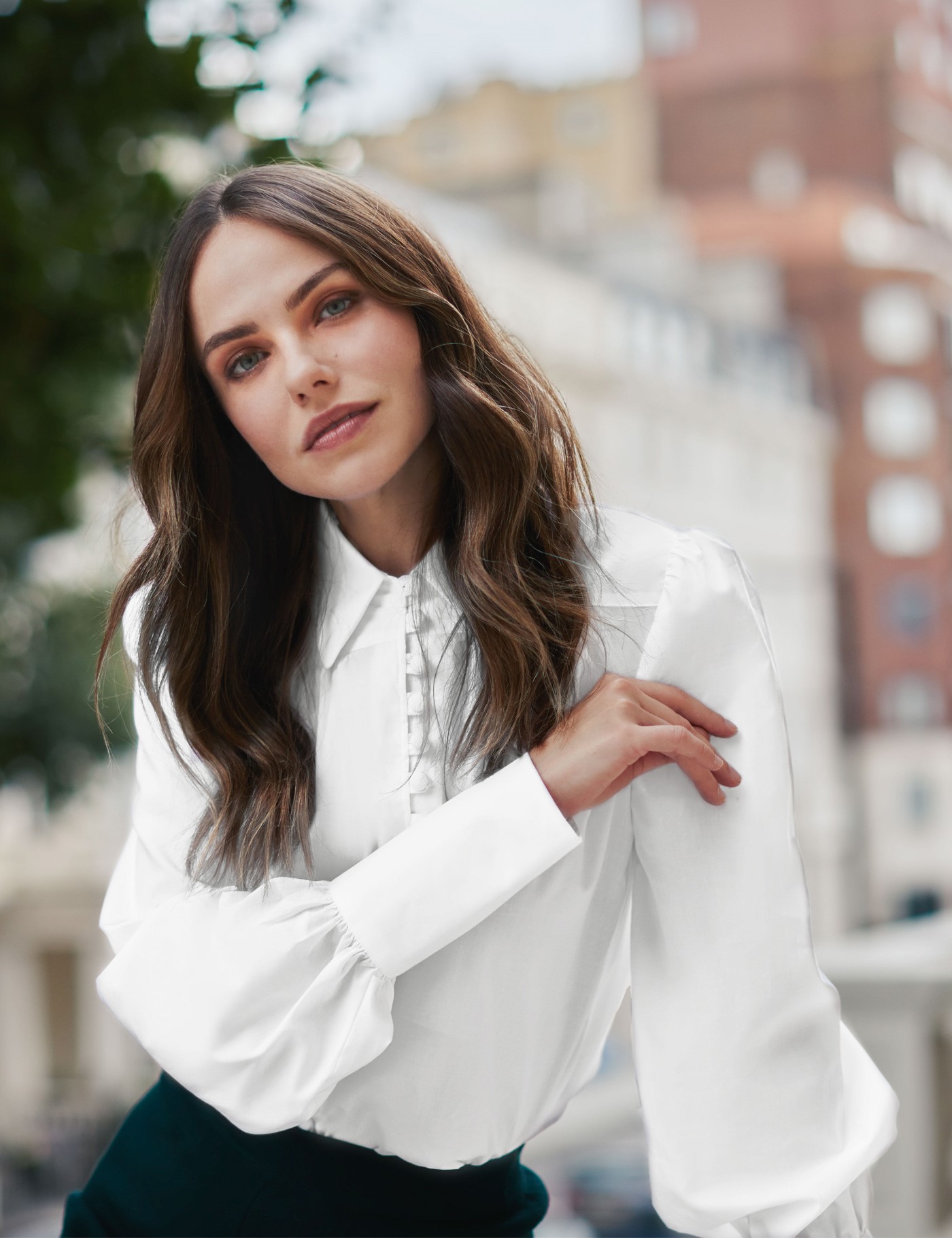Image of Women's Boutique Semi-Fitted Button Loop Shirt in White Size  Hawes & Curtis
