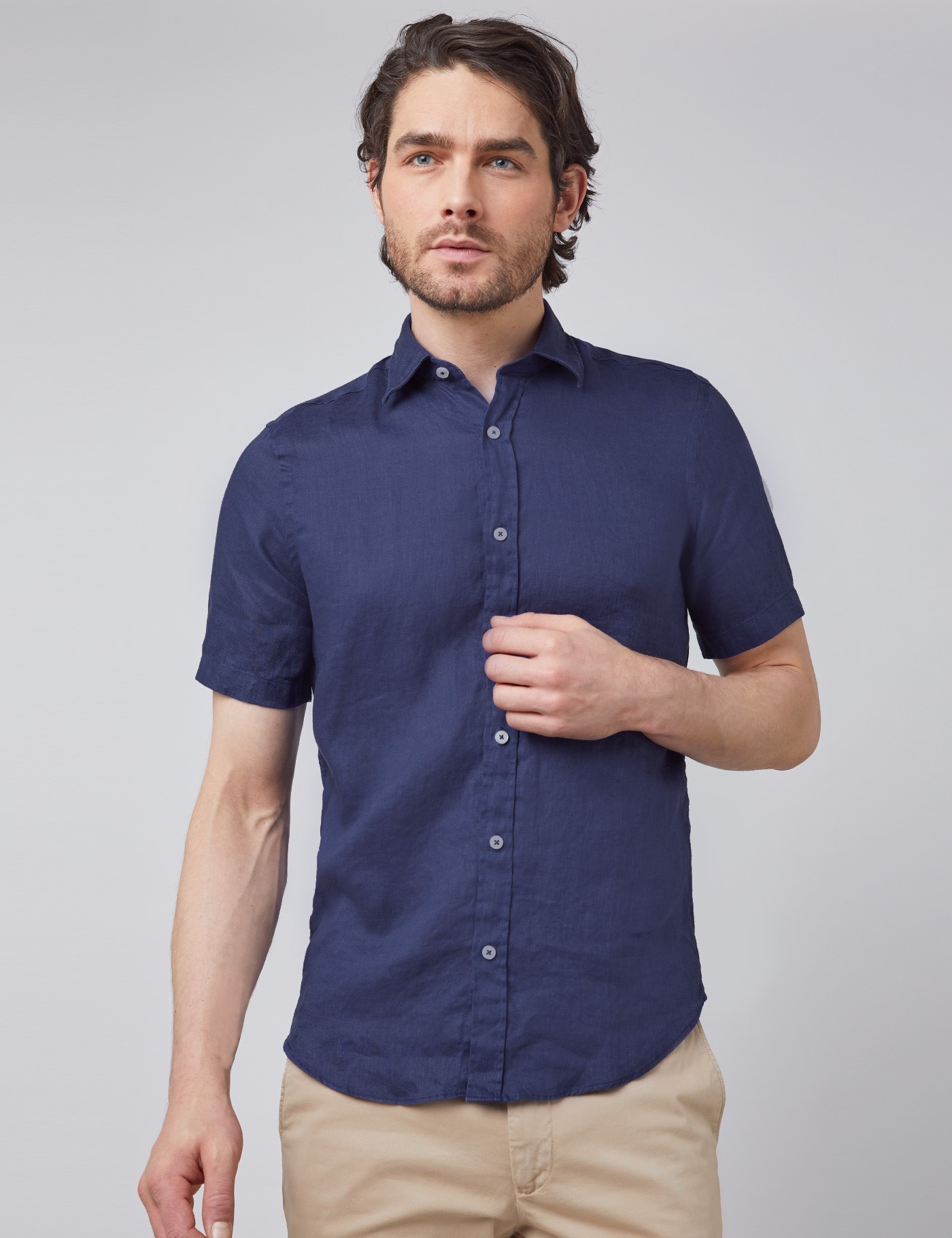Men’s Navy Tailored Fit Short Sleeve Linen Shirt | Hawes & Curtis