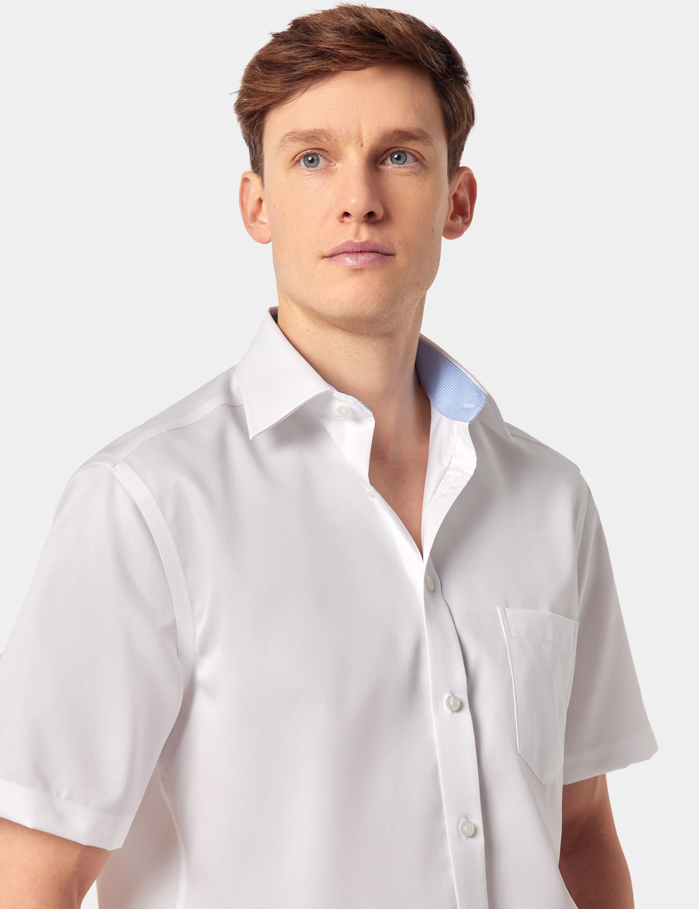 Hawes & Curtis Tailored Fit White Twill Non-Iron Shirt | Short Sleeve | Chest Pocket Size: Small image 3