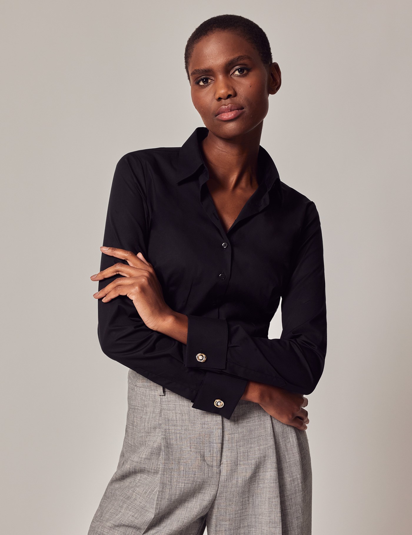 meesteres Beschrijving Master diploma Women's Black Fitted Cotton Stretch Shirt - Double Cuffs | Hawes & Curtis