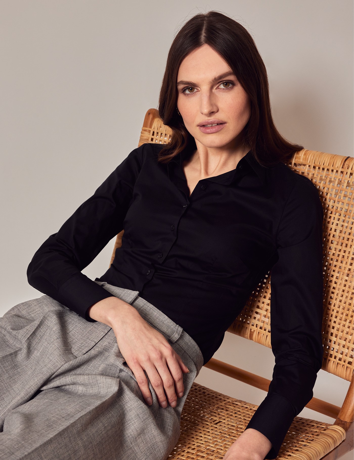 Women's Black Fitted Stretch Shirt - Single Cuff | Hawes & Curtis