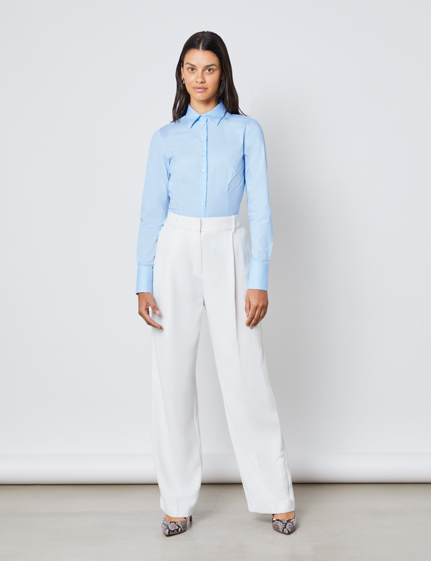 Image of Hawes & Curtis Women's Cotton Fitted Stretch Shirt in Ice Blue Size  Single Cuff