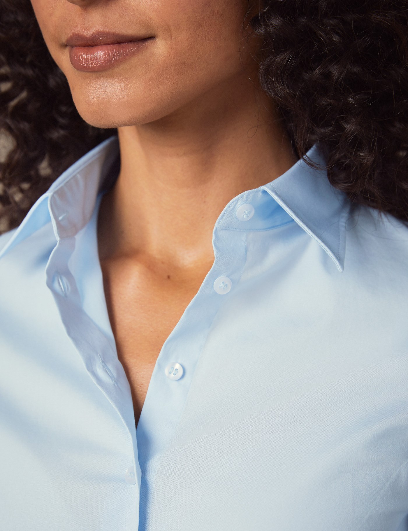 Women's Light Blue Fitted Three Quarter Sleeve Shirt Low Collar Hawes & Curtis