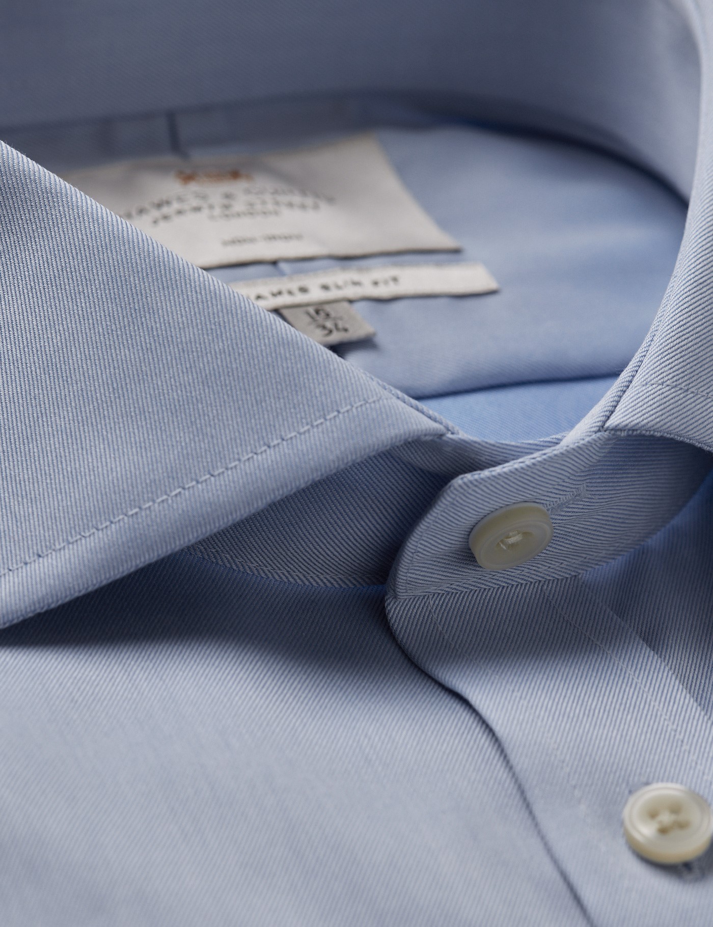 Hawes & Curtis Fitted Slim Blue Twill Non-Iron Shirt Size: 15.5" collar, 34" sleeve