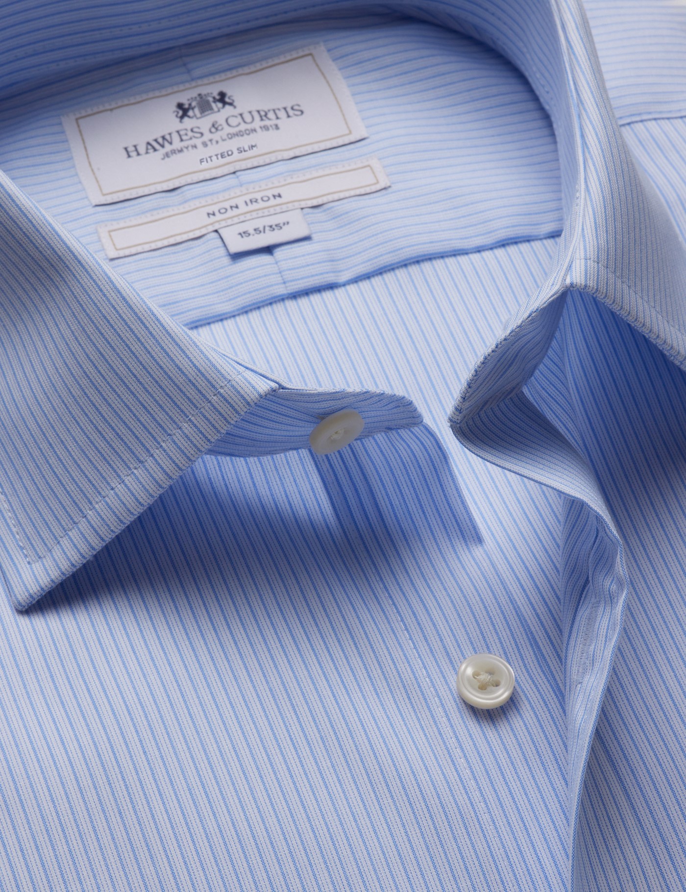 Hawes & Curtis Fitted Slim Blue & White Stripe Non-Iron Shirt Size: 14.5" collar, 33" sleeve