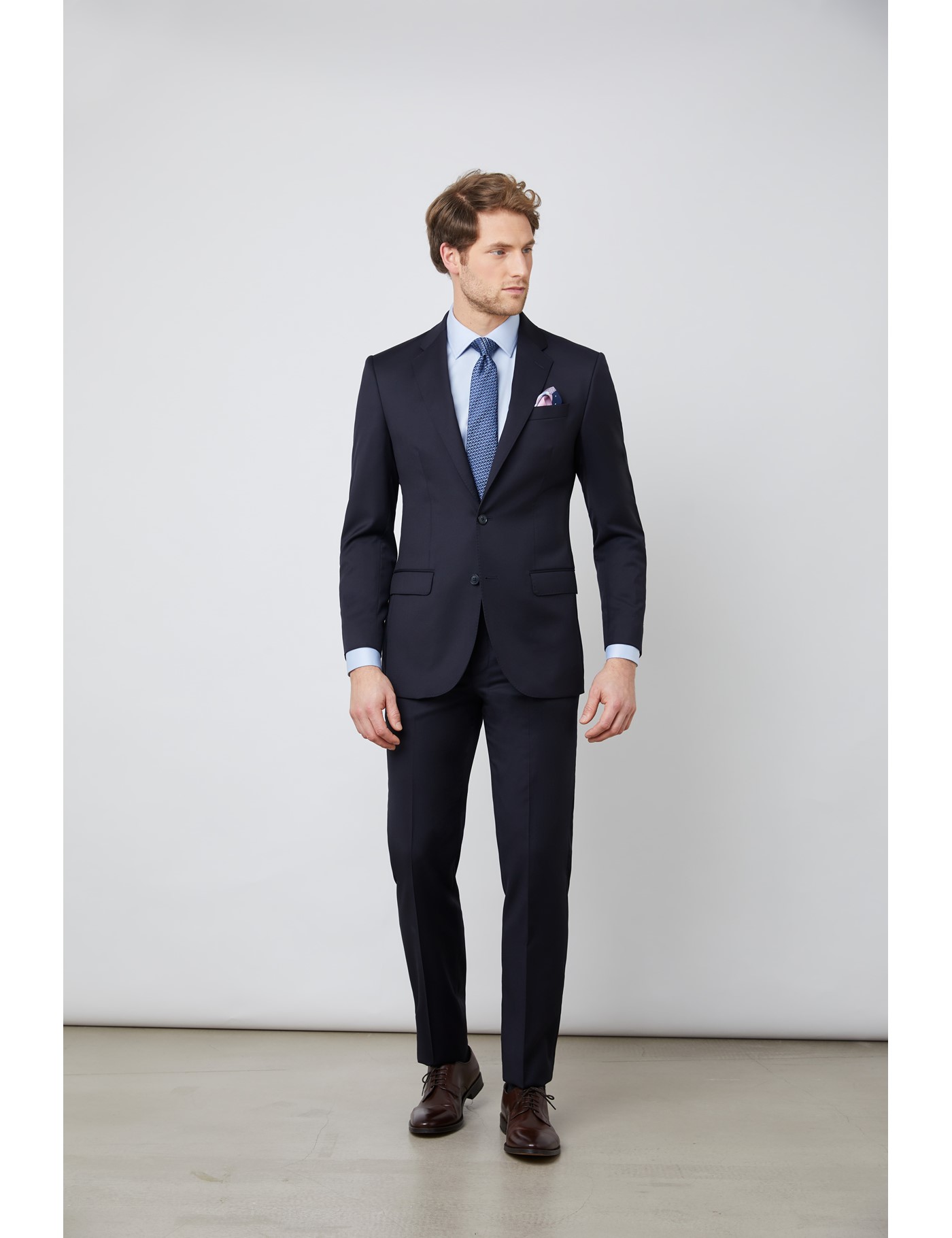 Men's Italian Wool Tailored Fit Suit in Navy – 1913 Collection | Hawes ...
