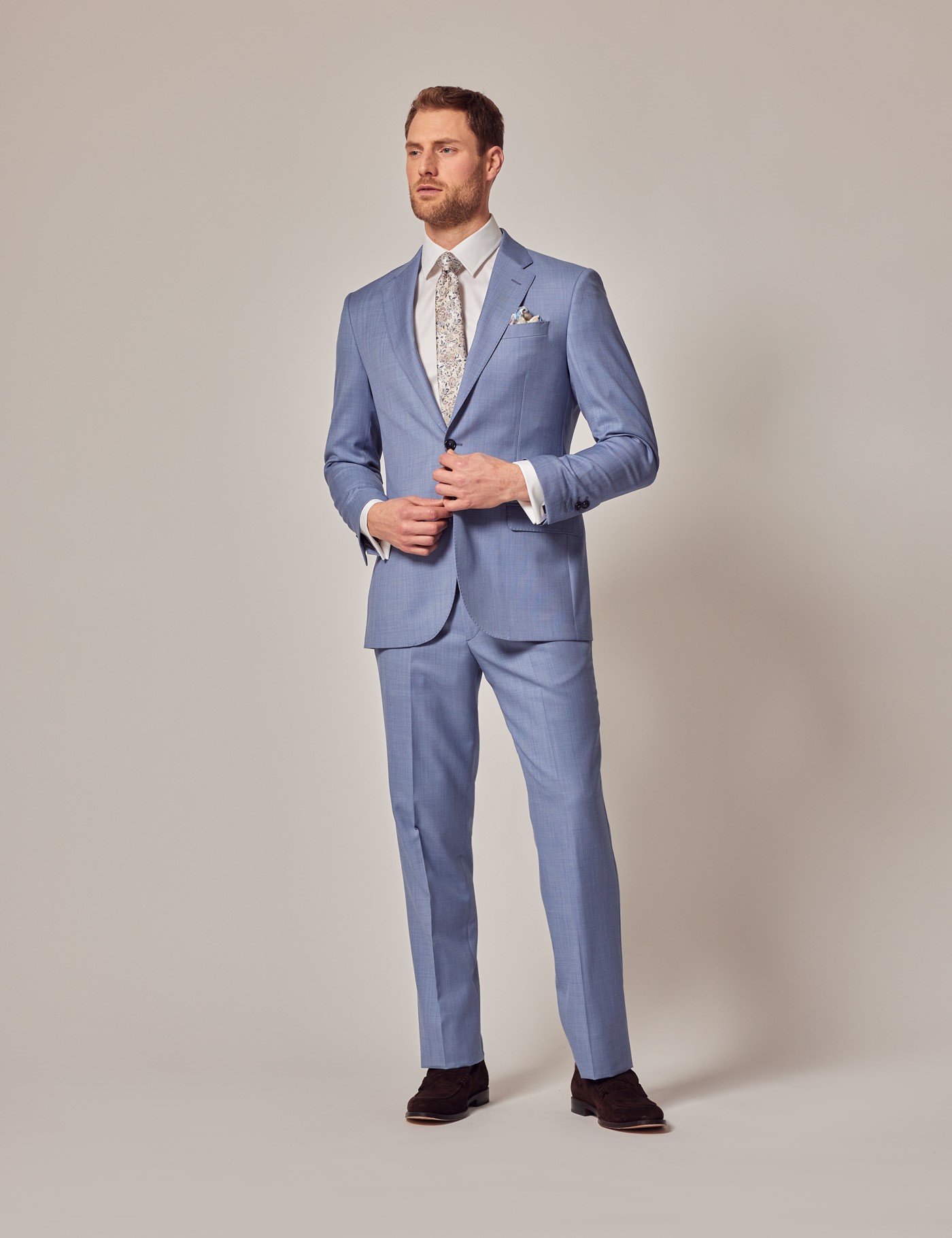 kant tøj Accord Men's Light Blue Tailored Fit Sharkskin 2 Piece Italian Suit - 1913  Collection