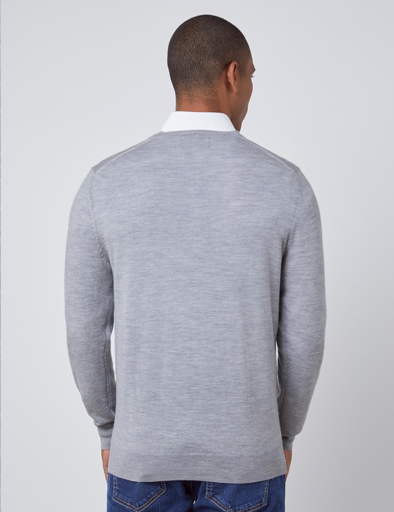 Men's Grey V-Neck Merino Wool Sweater- Slim Fit | Hawes & Curtis