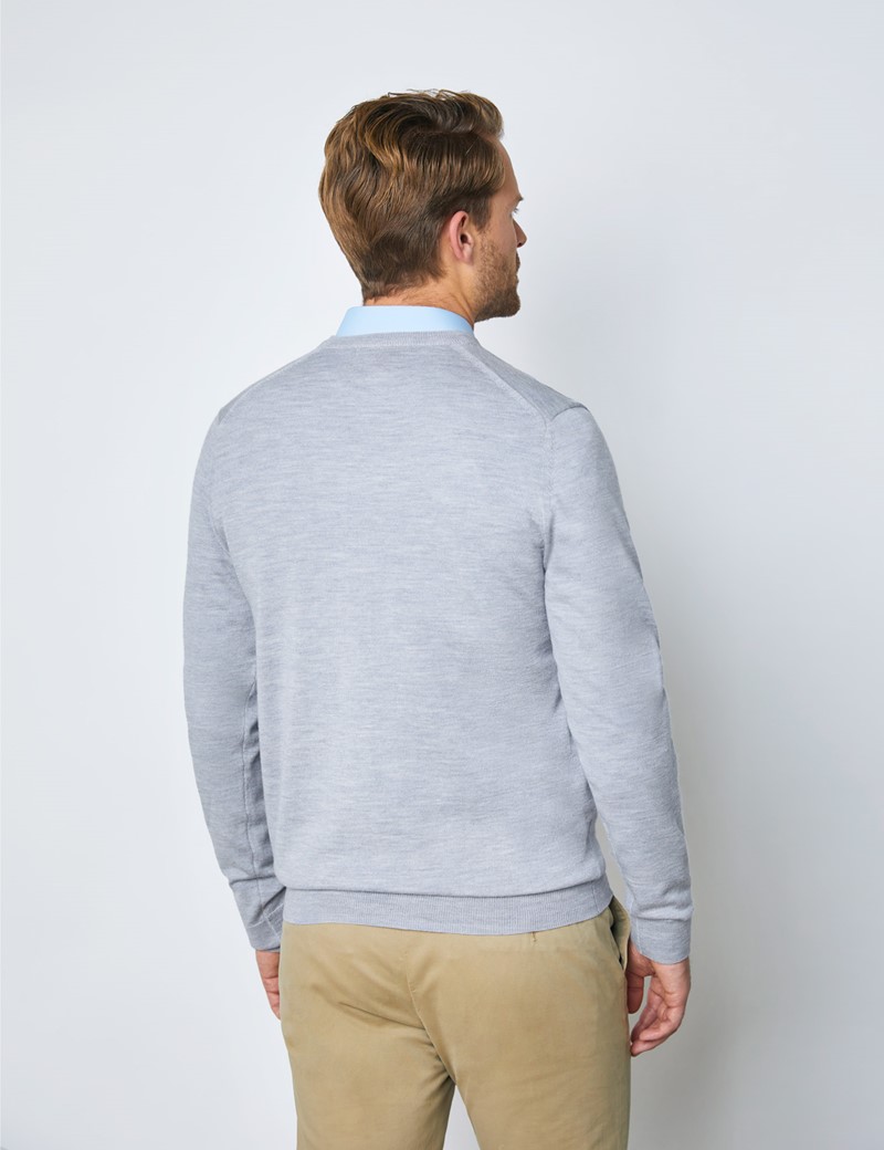 Men's Grey V-Neck Merino Wool Sweater- Slim Fit | Hawes & Curtis