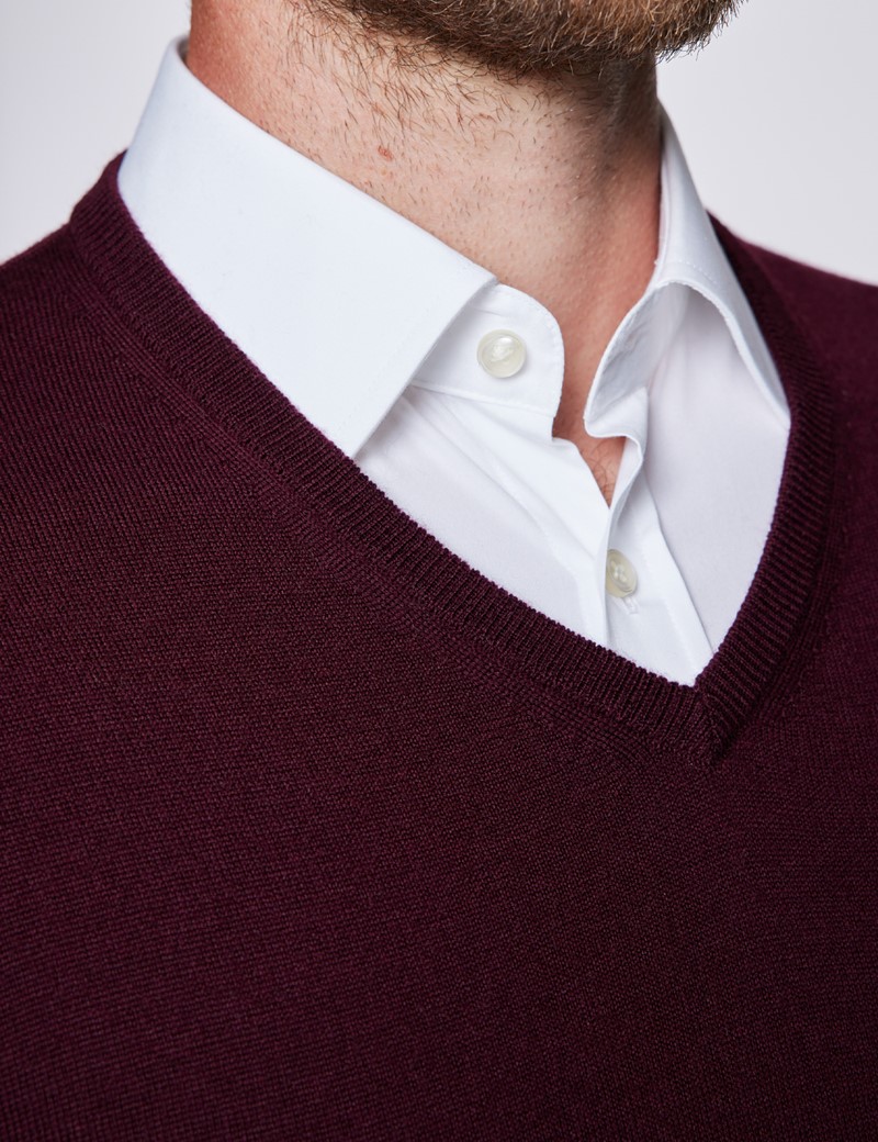 Hawes \u0026 Curtis Men's Claret V-Neck Merino Wool Jumper - Slim Fit