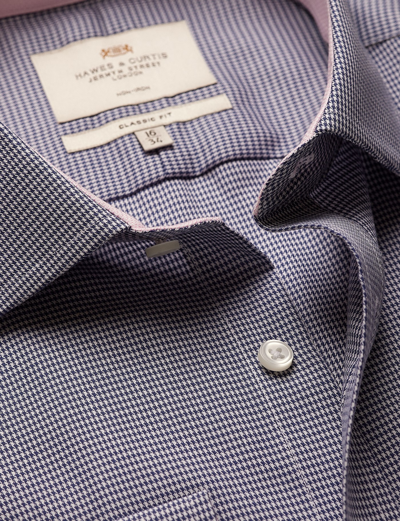 & Classic Fit Navy & Dogtooth Twill Non Iron Shirt Contrast Detail Chest Pocket 18" collar 38" sleeve