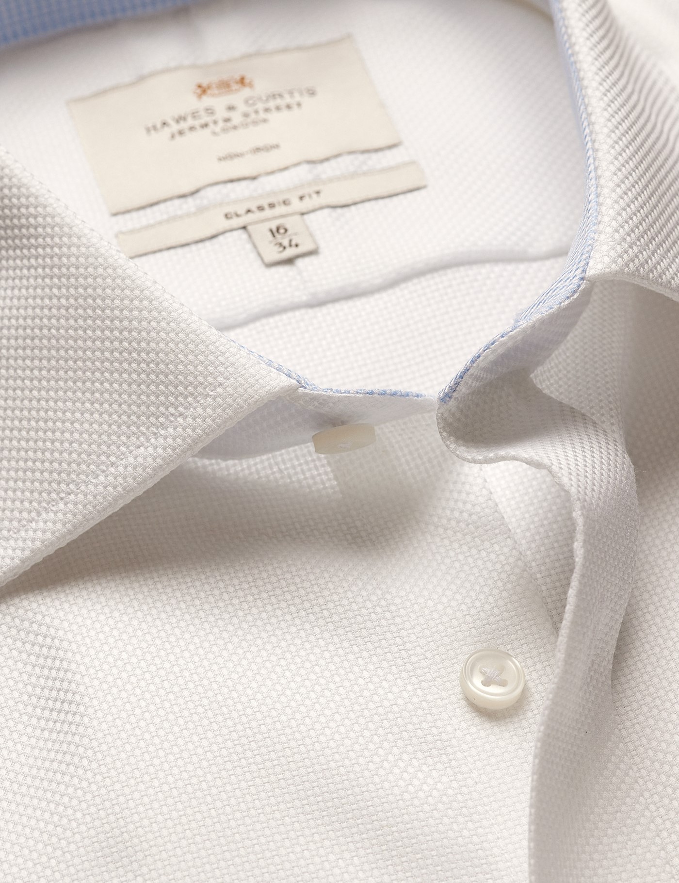 & Classic Fit Textured Weave Non Iron Shirt Contrast Detail Chest Pocket 18" collar 38" sleeve