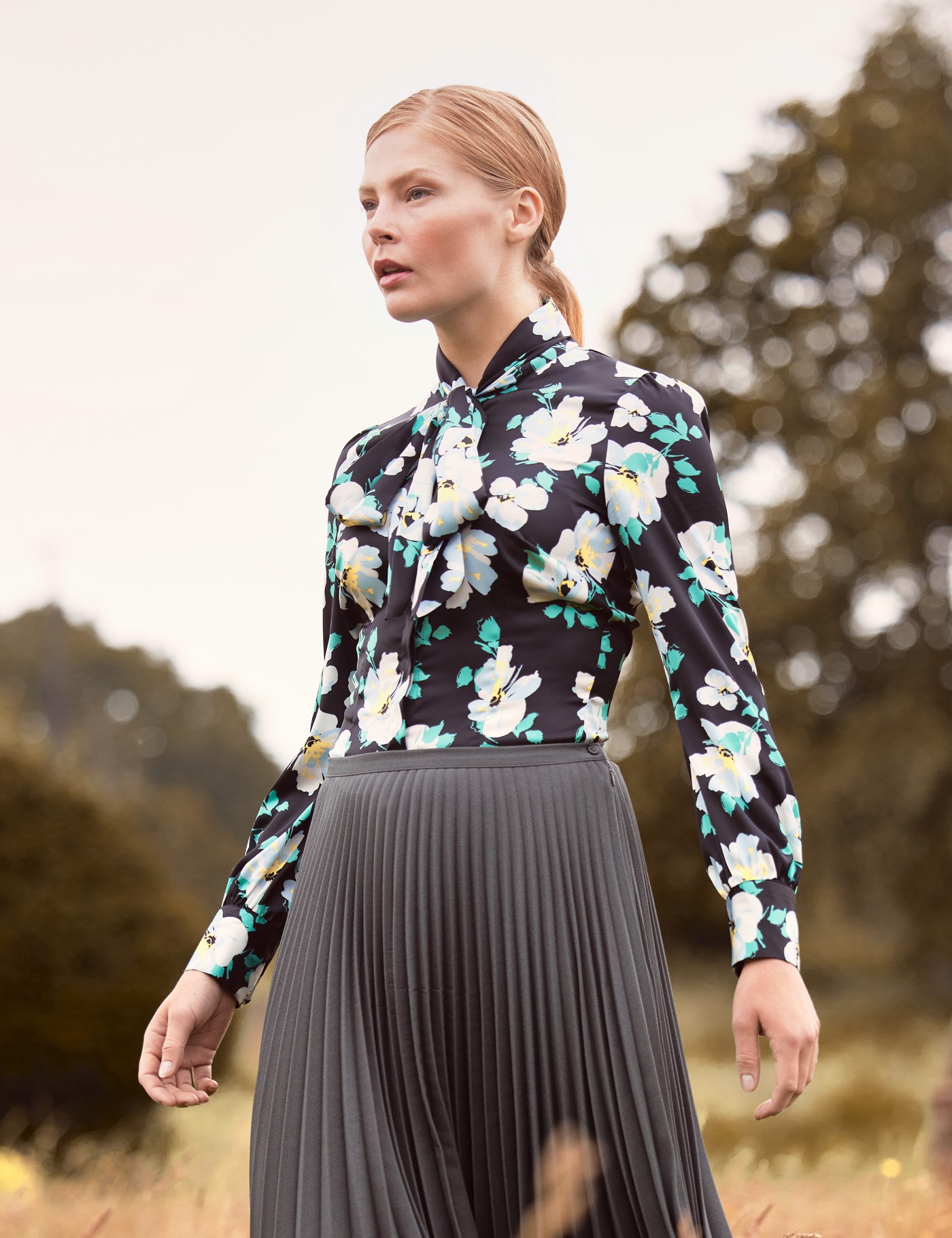 Hawes & Curtis Women's Black & White Tropical Floral Print Pussy Bow Blouse Size: 6
