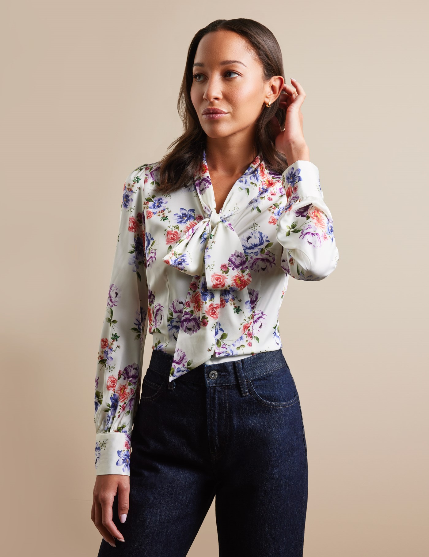 Hawes & Curtis Cream & Red Floral Pussybow Blouse Size: 10 image 2