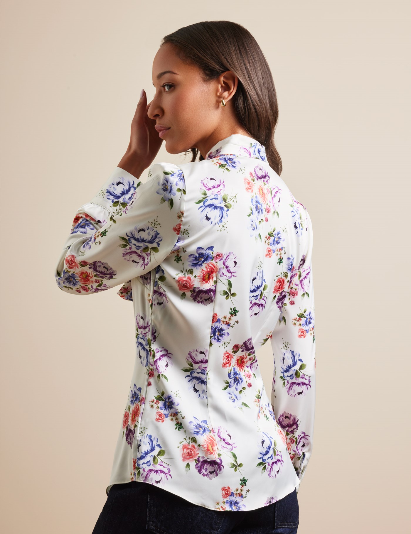 Hawes & Curtis Cream & Red Floral Pussybow Blouse Size: 10 image 3