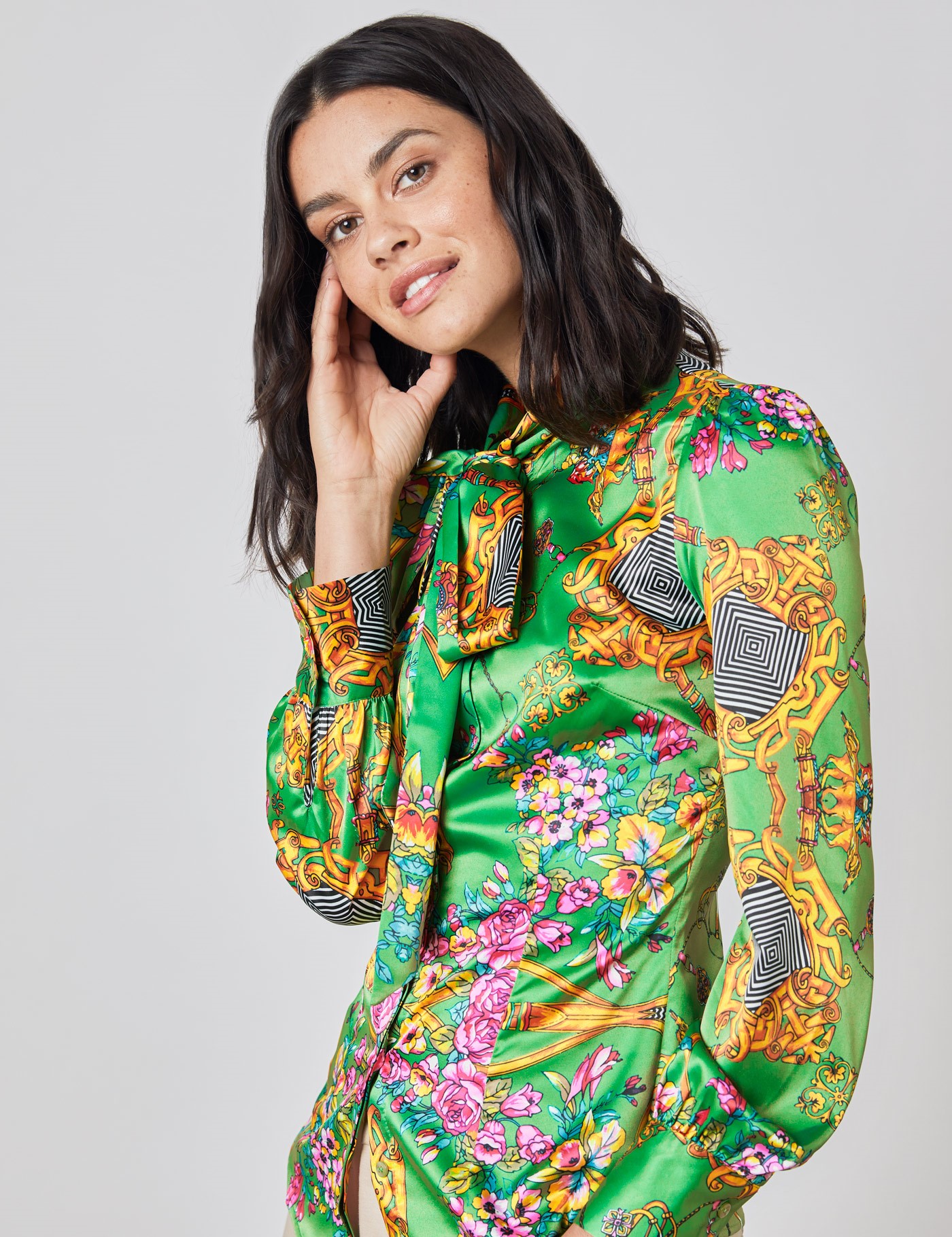 Image of Hawes & Curtis Women's Chains Print Fitted Satin Blouse in Jade/Pink Size  Single Cuff Pussy Bow