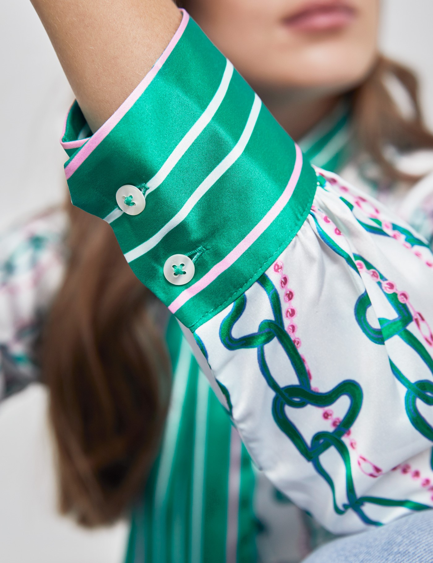 Hawes & Curtis White & Green Chain Stripe Fitted Pussybow Blouse Size: 6 image 4