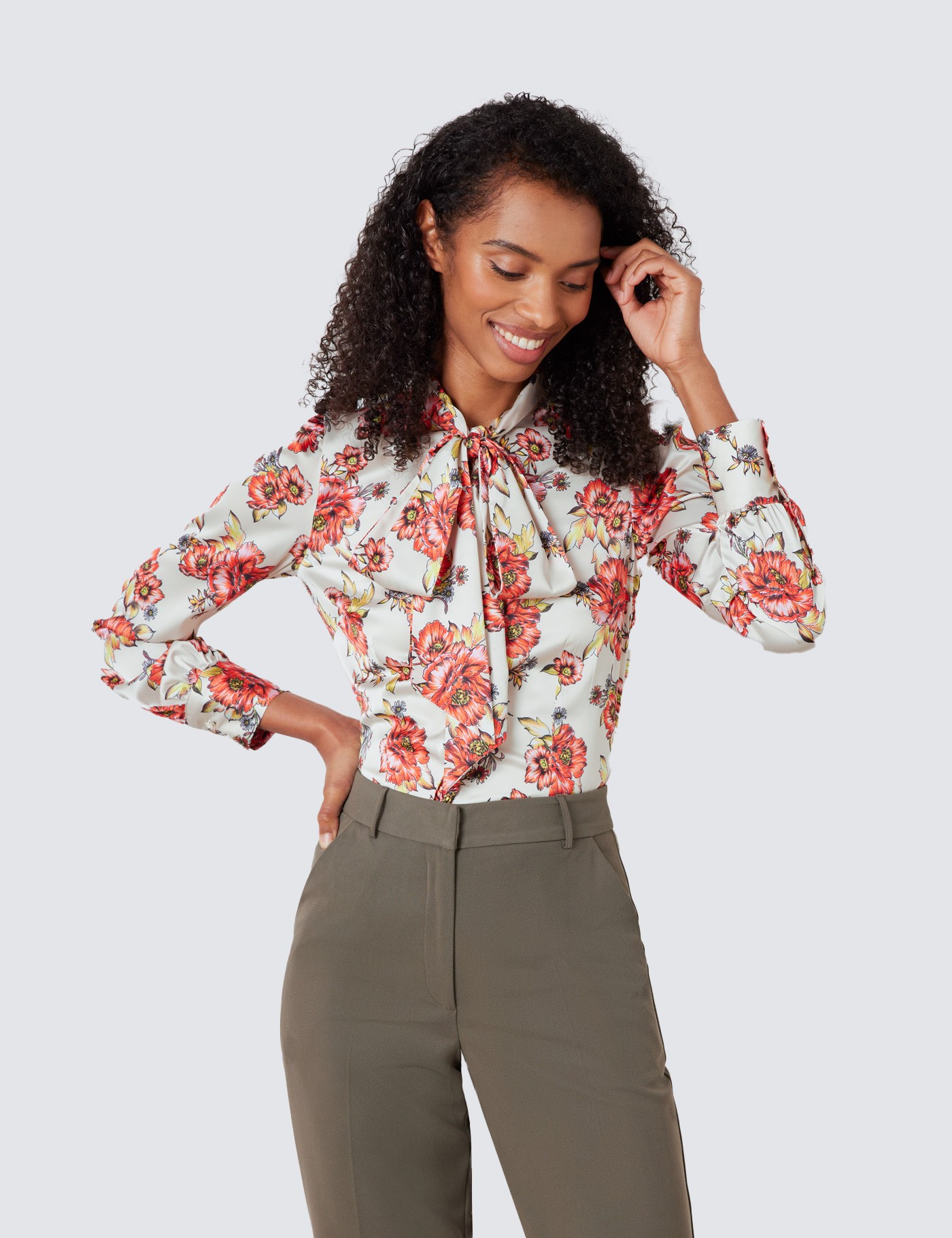 Women's Large Floral Print Satin Pussy Bow Blouse In Cream/Red | Size 10 | Hawes & Curtis