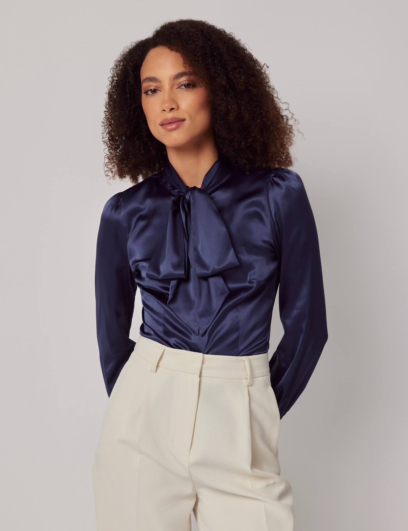 & Pussybow Blouse