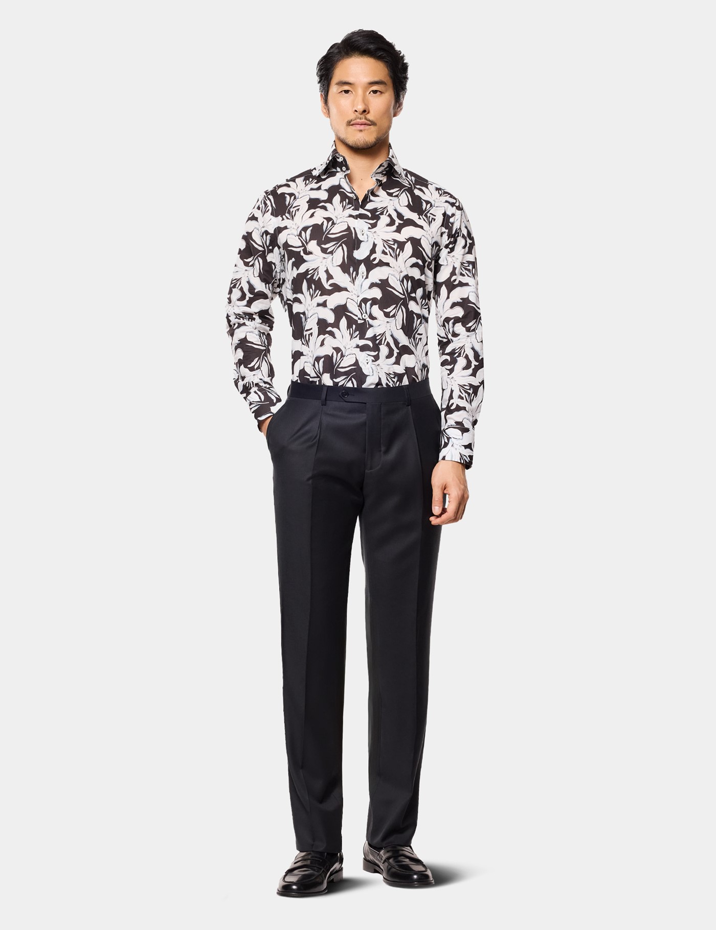 Hawes & Curtis Slim Fit Black & White Floral Curtis Shirt Size: Small image 2