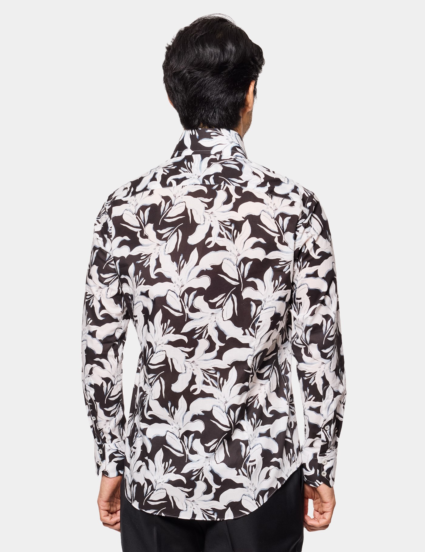 Hawes & Curtis Slim Fit Black & White Floral Curtis Shirt Size: Small image 4