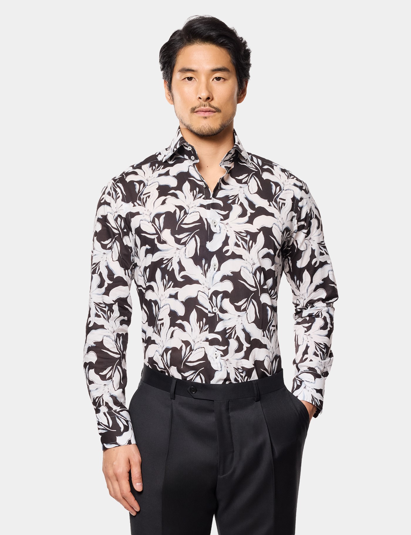 Hawes & Curtis Slim Fit Black & White Floral Curtis Shirt Size: Small