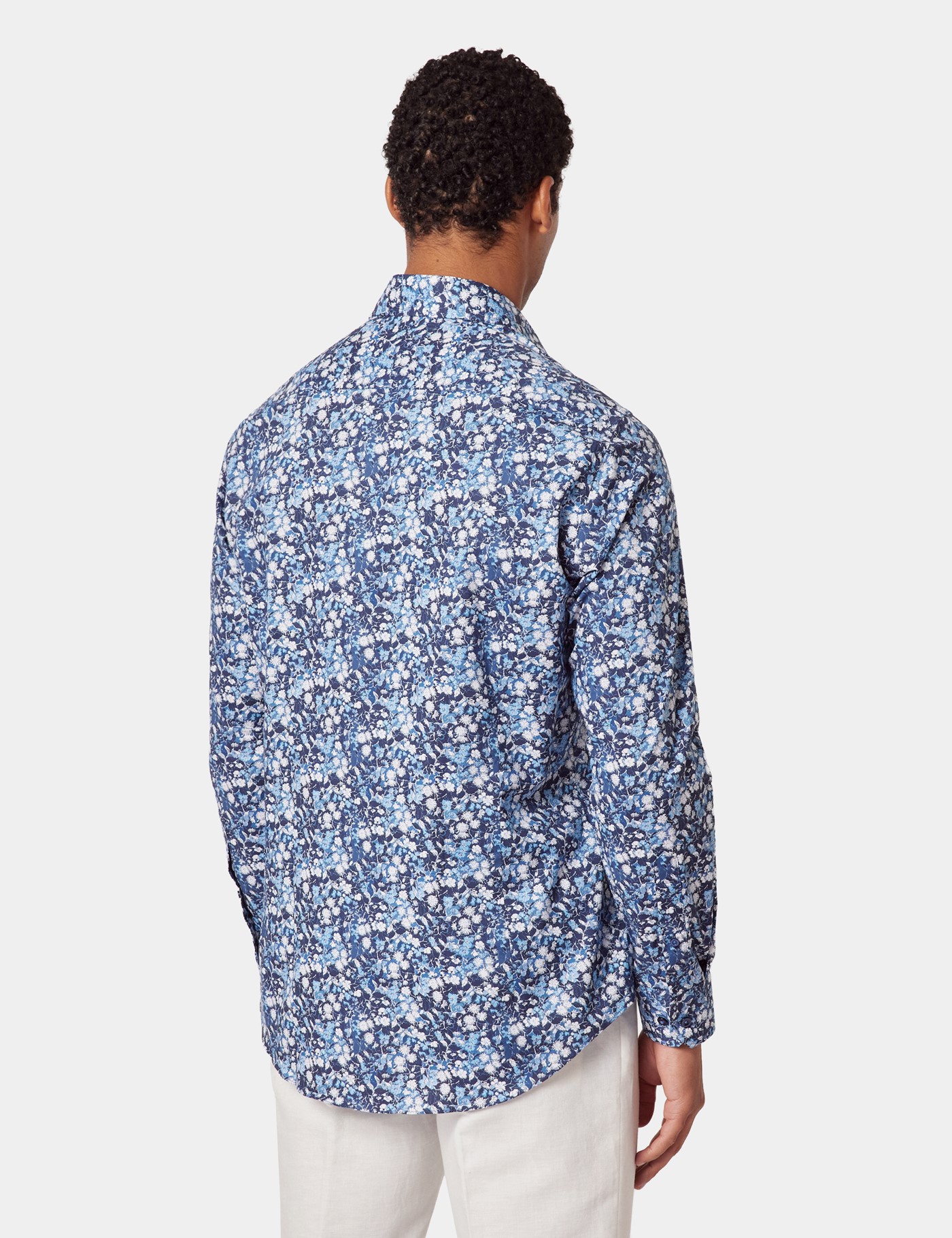 Hawes & Curtis Slim Fit Navy & White Floral Curtis Shirt Size: XS image 4