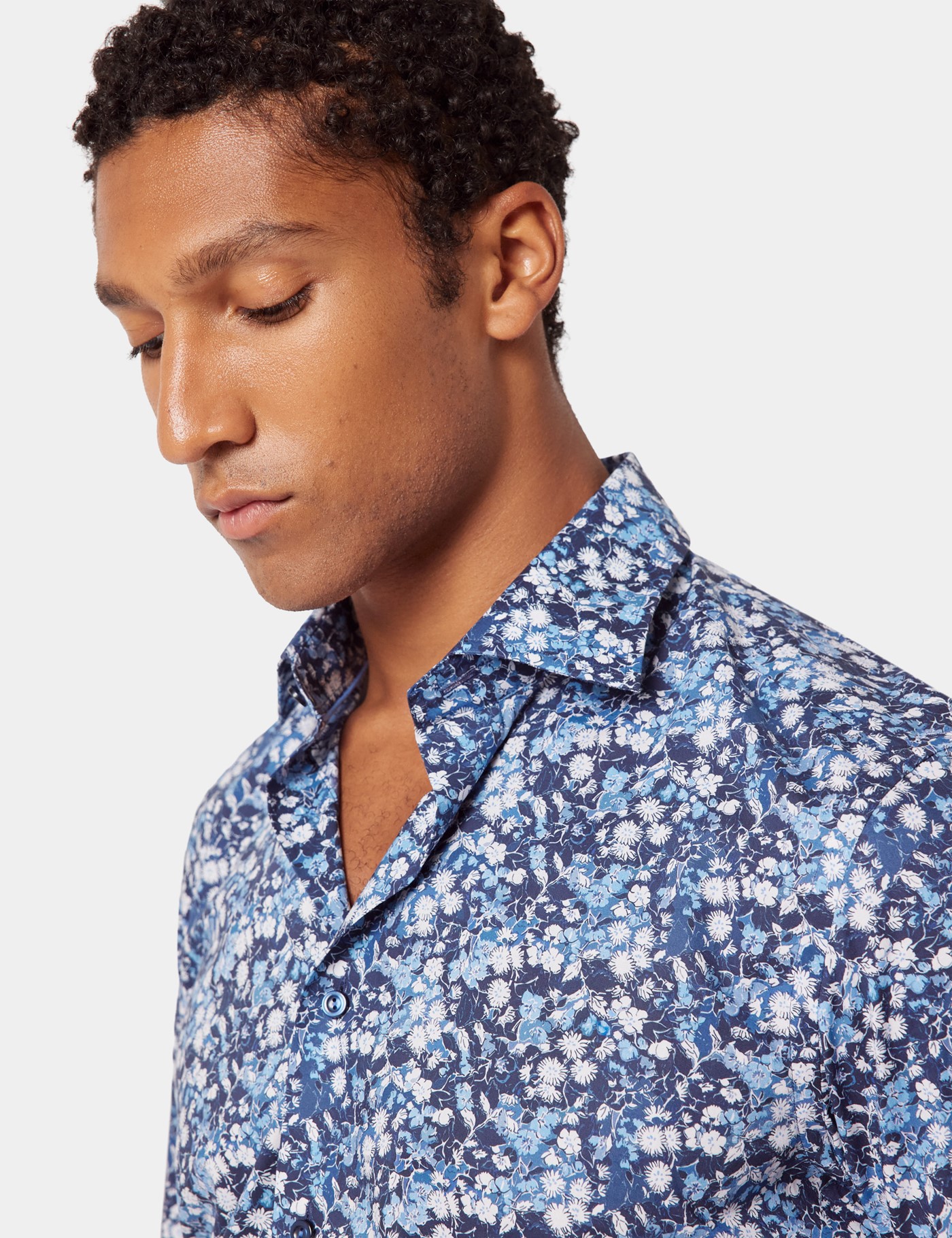 Hawes & Curtis Slim Fit Navy & White Floral Curtis Shirt Size: XS image 3
