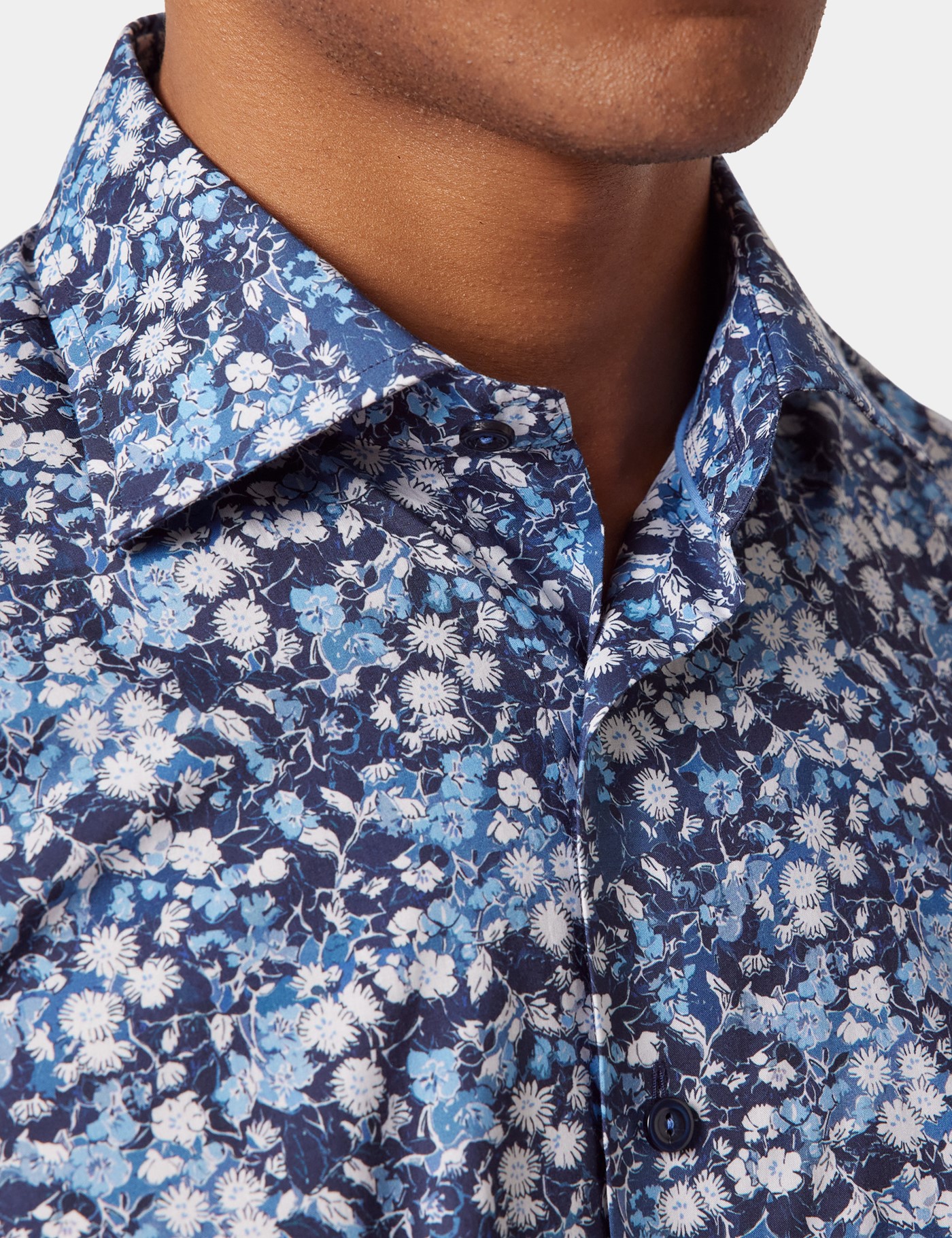Hawes & Curtis Slim Fit Navy & White Floral Curtis Shirt Size: XS image 2