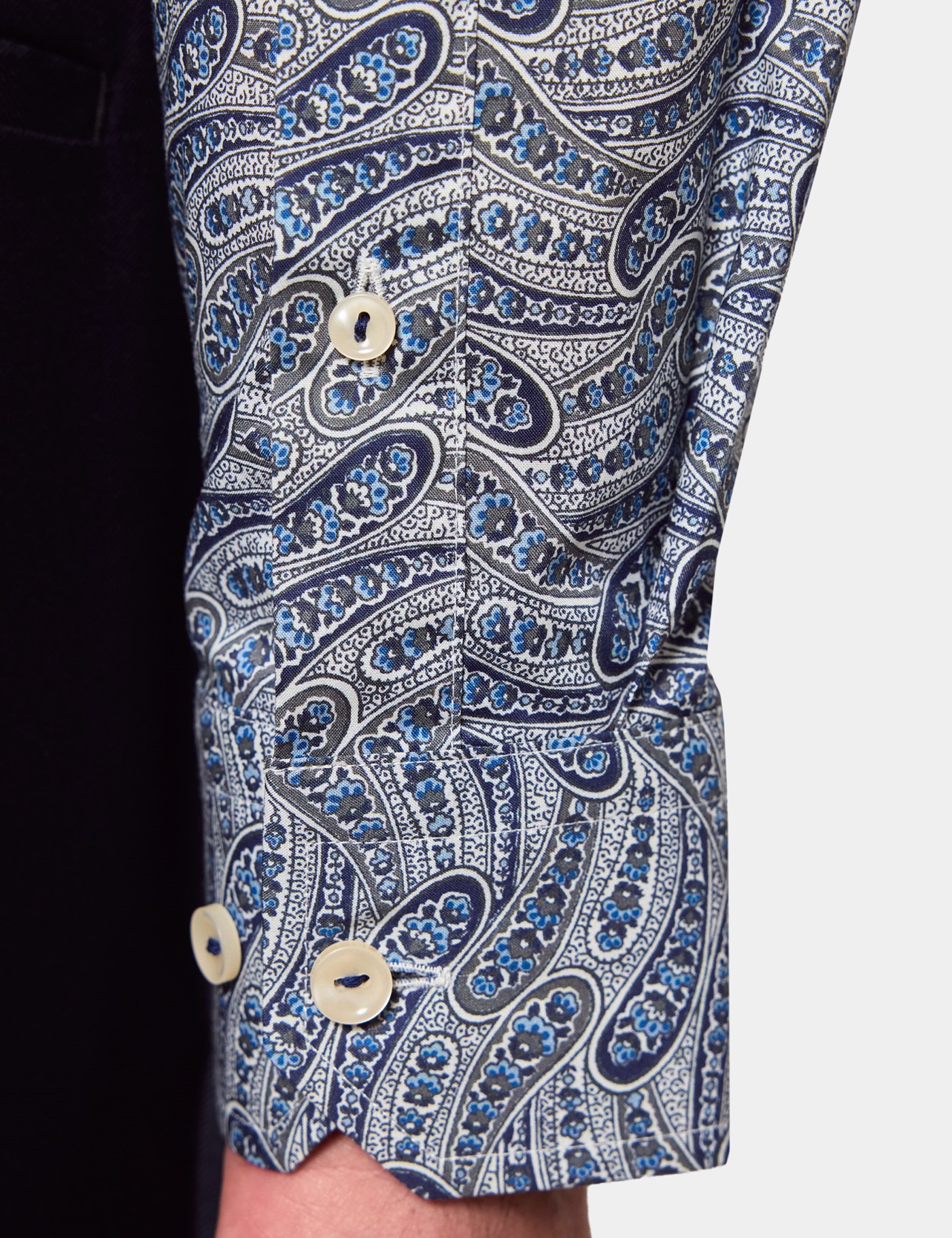 Hawes & Curtis Slim Fit Navy & White Paisley Curtis Shirt Size: Medium | Long image 4
