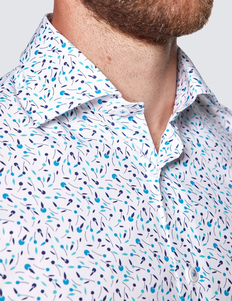 Casual Stretchhemd – Relaxed Slim Fit – Kentkragen – weiß blau floraler Print