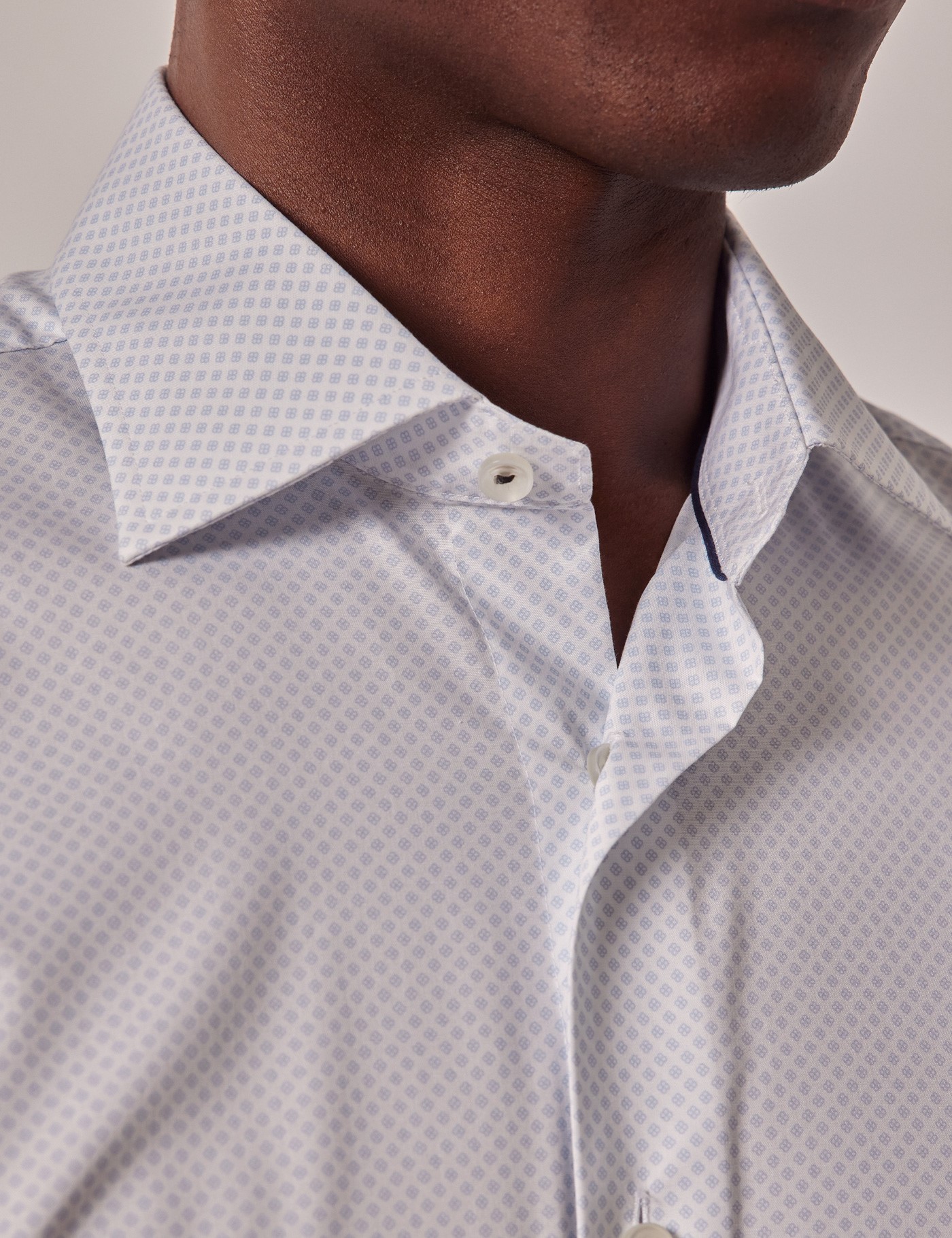 Hawes & Curtis Slim Fit White & Blue Geometric Floral Curtis Shirt Size: XXXL image 2