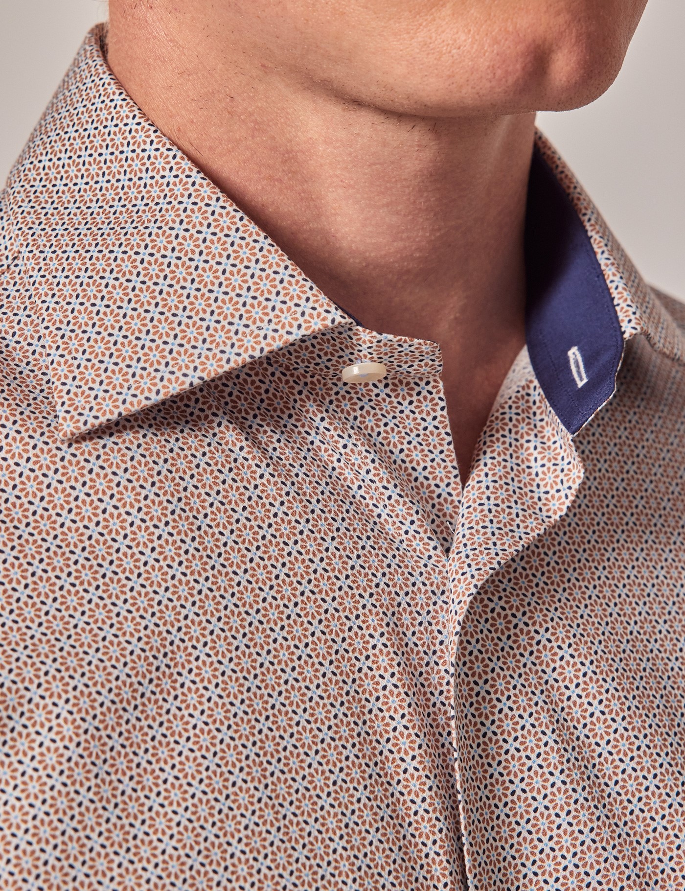 Hawes & Curtis Slim Fit White & Blue Geometric Floral Diamond Weave Curtis Shirt Size: XXXL image 2