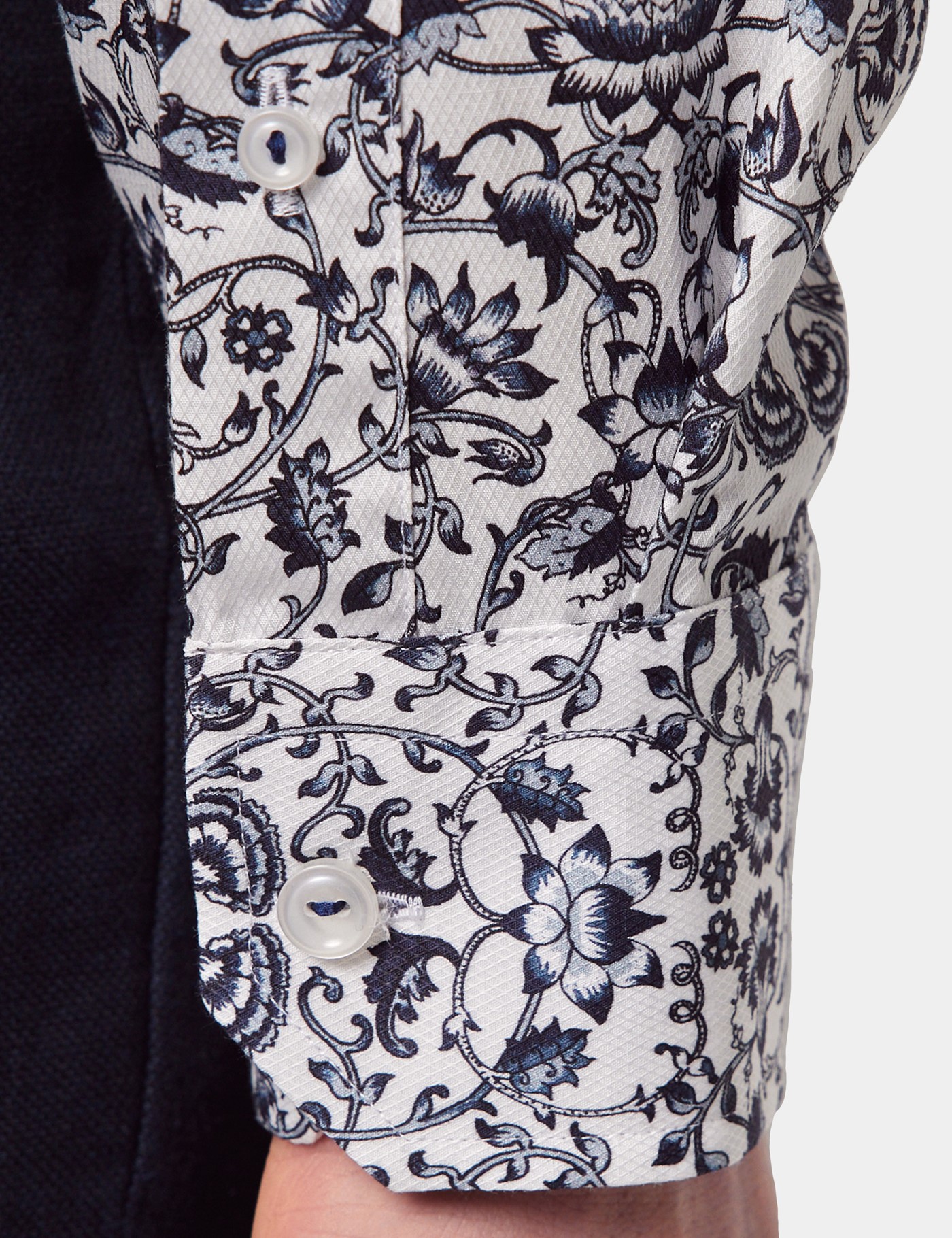Hawes & Curtis Slim Fit White & Navy Floral Diamond Weave Curtis Shirt Size: Medium | Long image 4