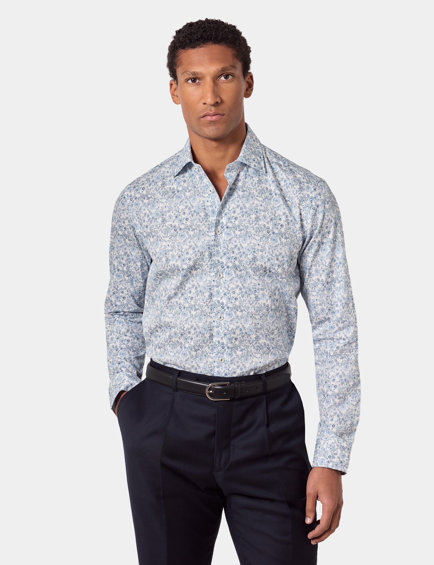 Hawes & Curtis Slim Fit White & Blue Floral Diamond Weave Curtis Shirt Size: Small