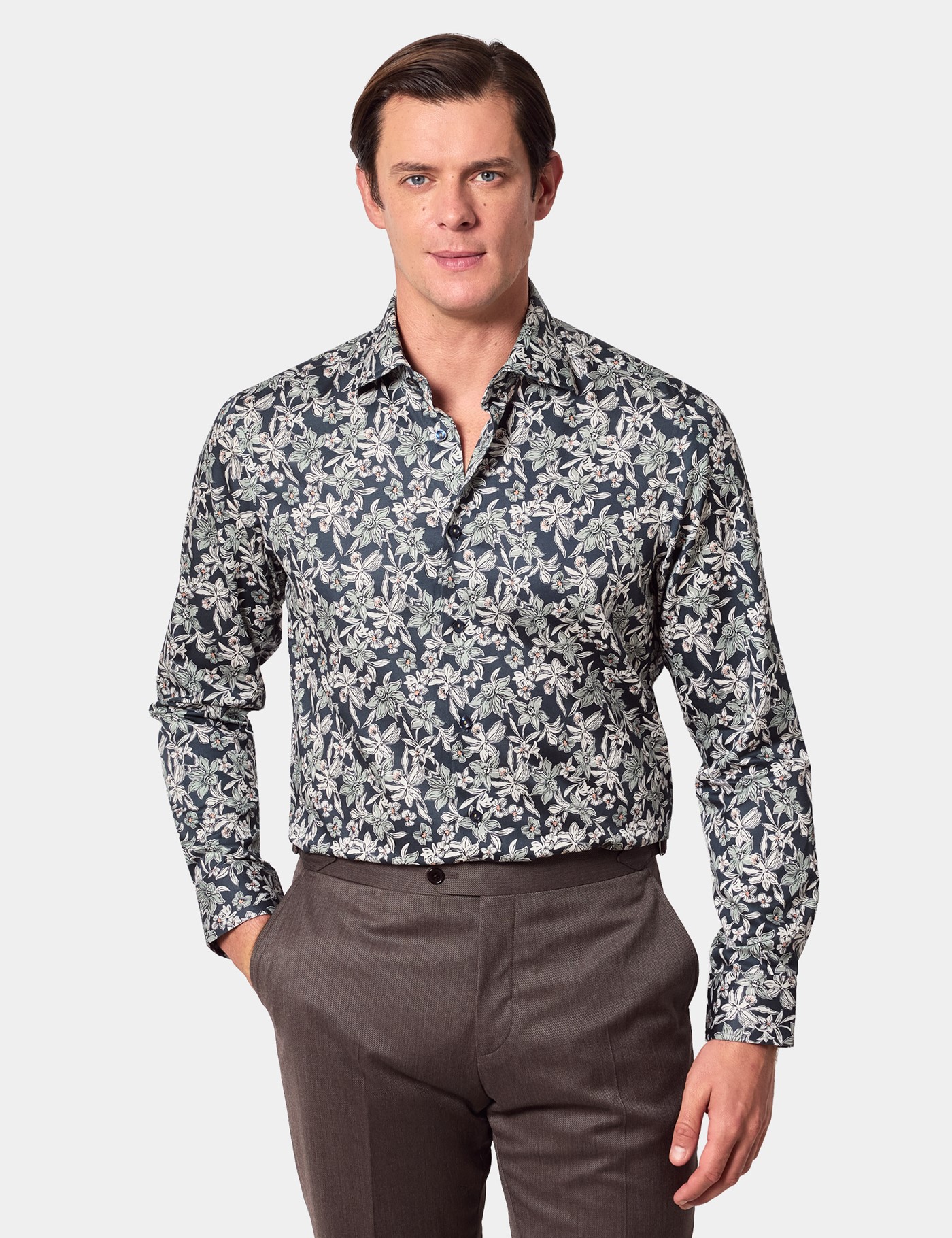 Hawes & Curtis Slim Fit Navy & White Floral Curtis Shirt Size: Medium | Long