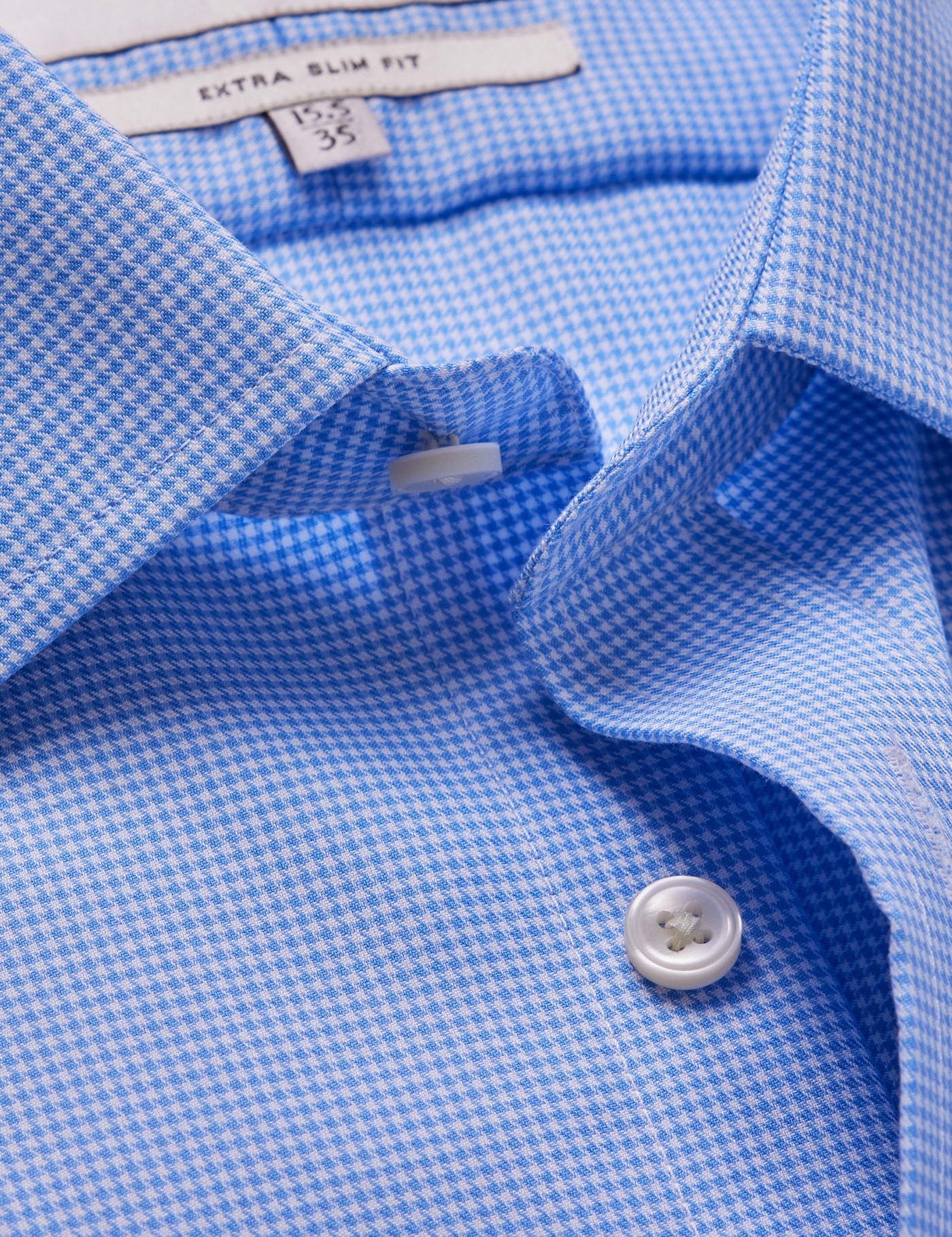Hawes & Curtis Extra Slim Fit White & Blue Dobby Non-Iron Shirt Size: 15" collar, 33" sleeve