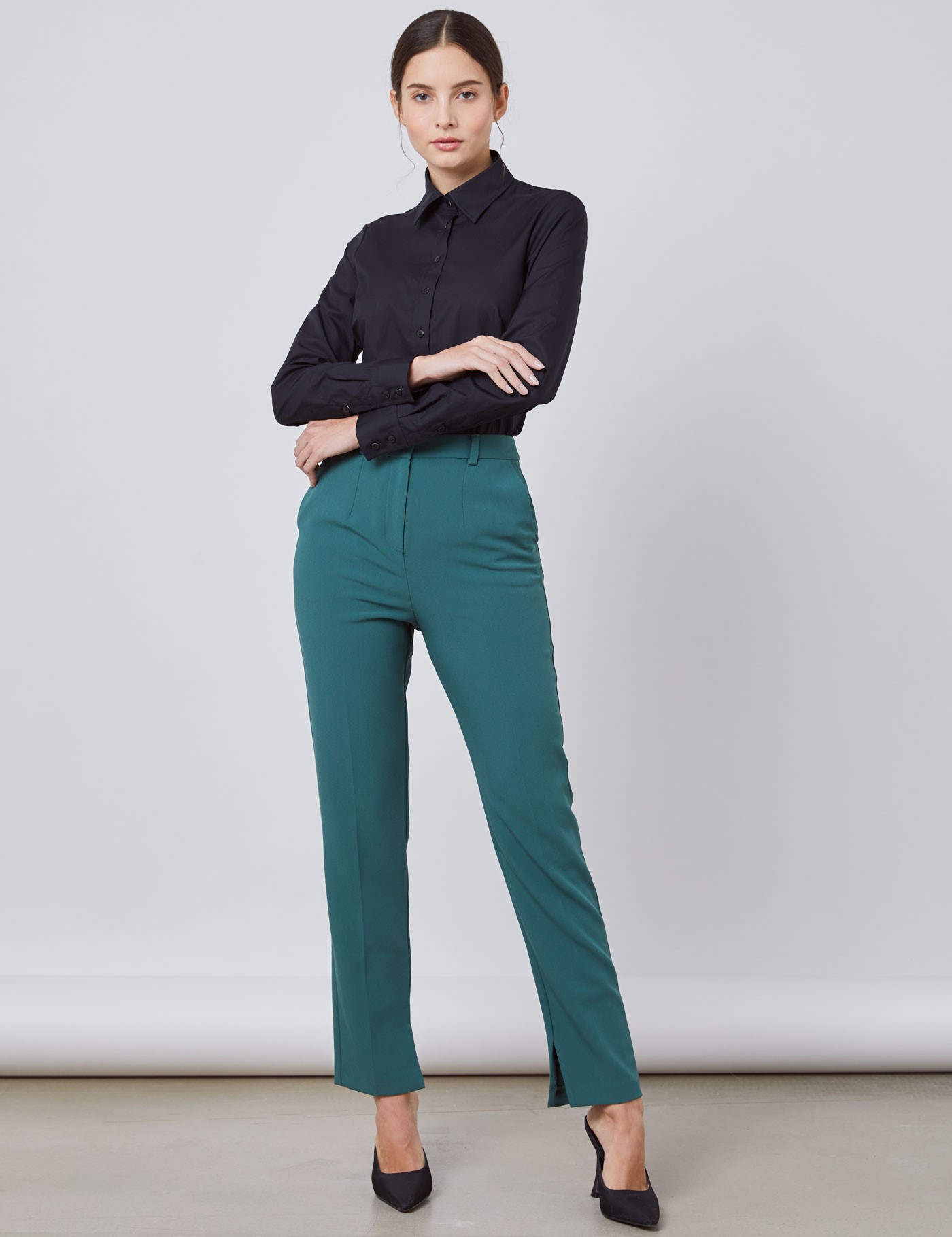 Image of Hawes & Curtis Women's Semi-Fitted Cotton Shirt in Black Size  Single Cuff