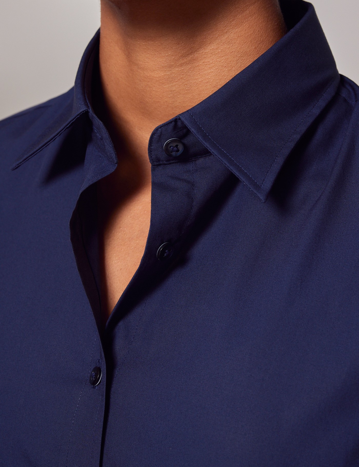 Hawes & Curtis Semi-Fitted Navy Poplin Cotton Shirt Size: 22 image 2
