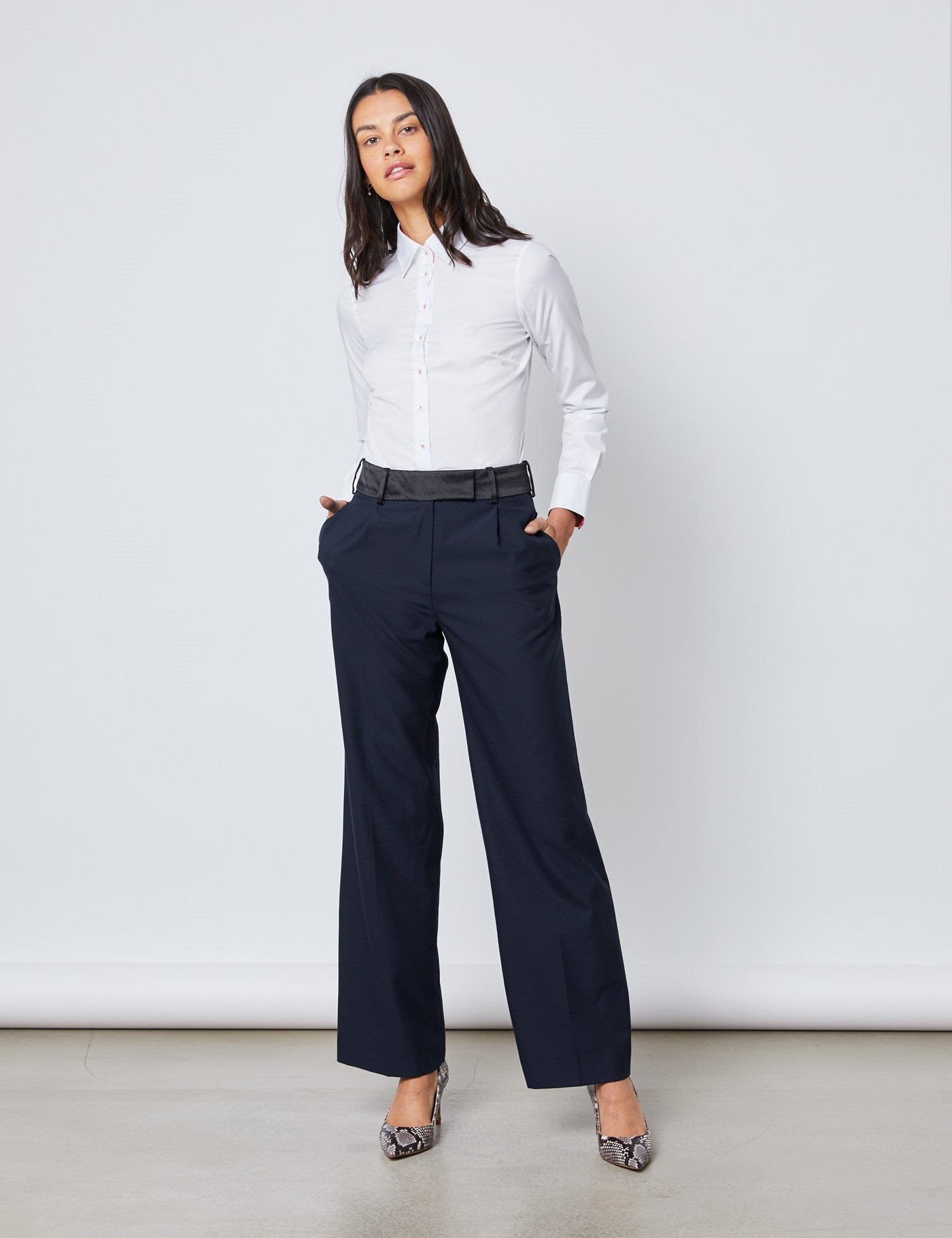 Image of Hawes & Curtis Women's Poplin Semi-Fitted Shirt With Contrast Detail in White Size  Single Cuff