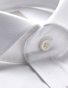 Bügelleichtes Businesshemd – Slim Fit – Manschetten – weiß Fischgrat