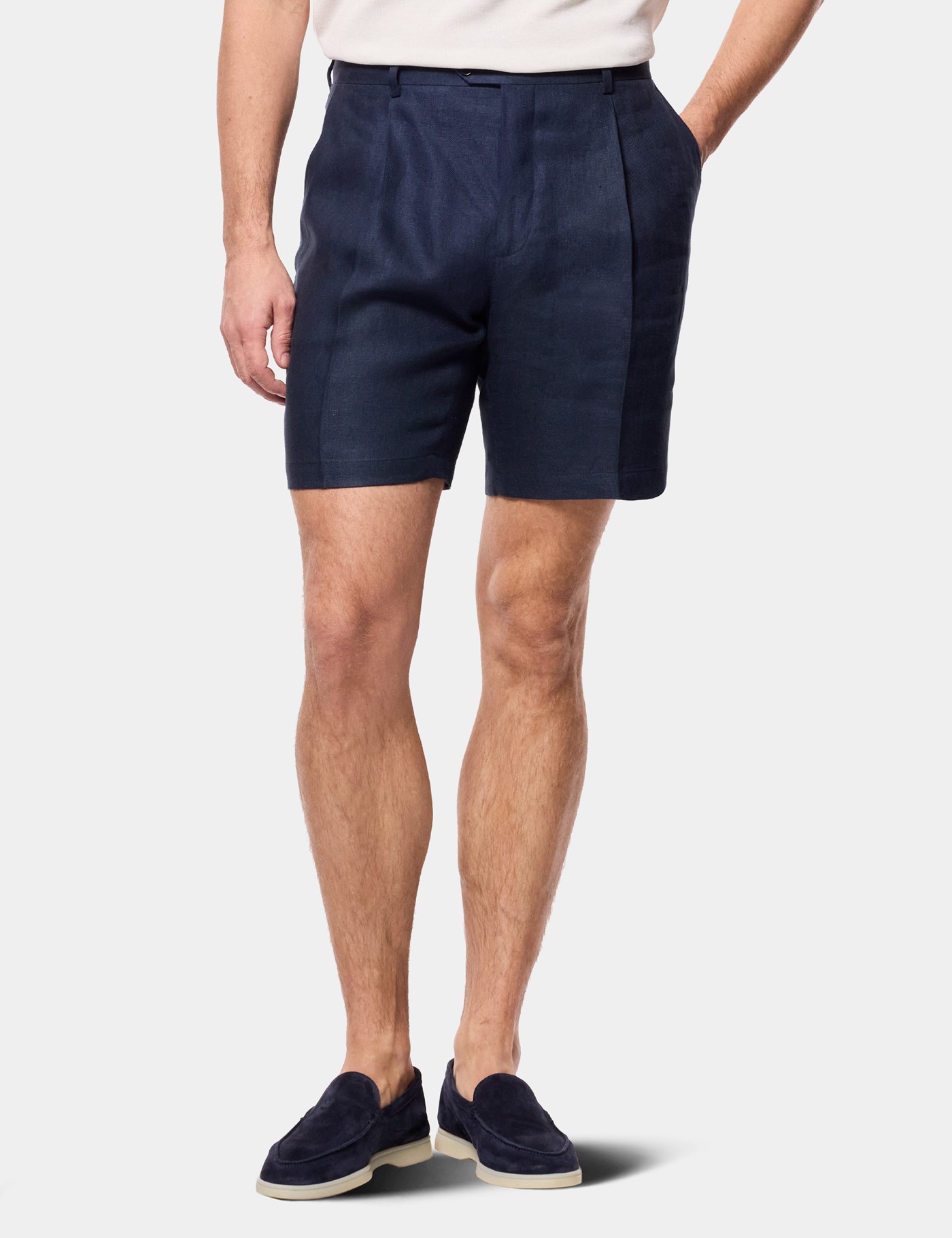 Hawes & Curtis Navy Pleated Linen Shorts Size: 38" (EU 54)