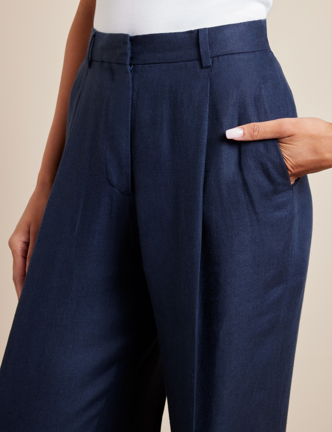 Hawes & Curtis Navy Pleated Wide Leg Linen Trousers Size: 16 Short image 3